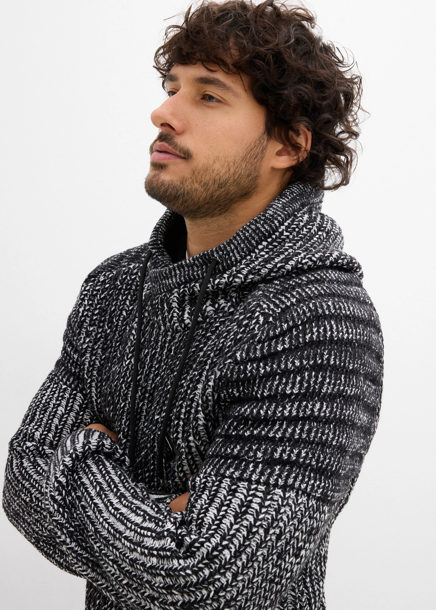 Grof gebreide trui met bikerdetails • zwart-wit mêlee • bonprix online shop