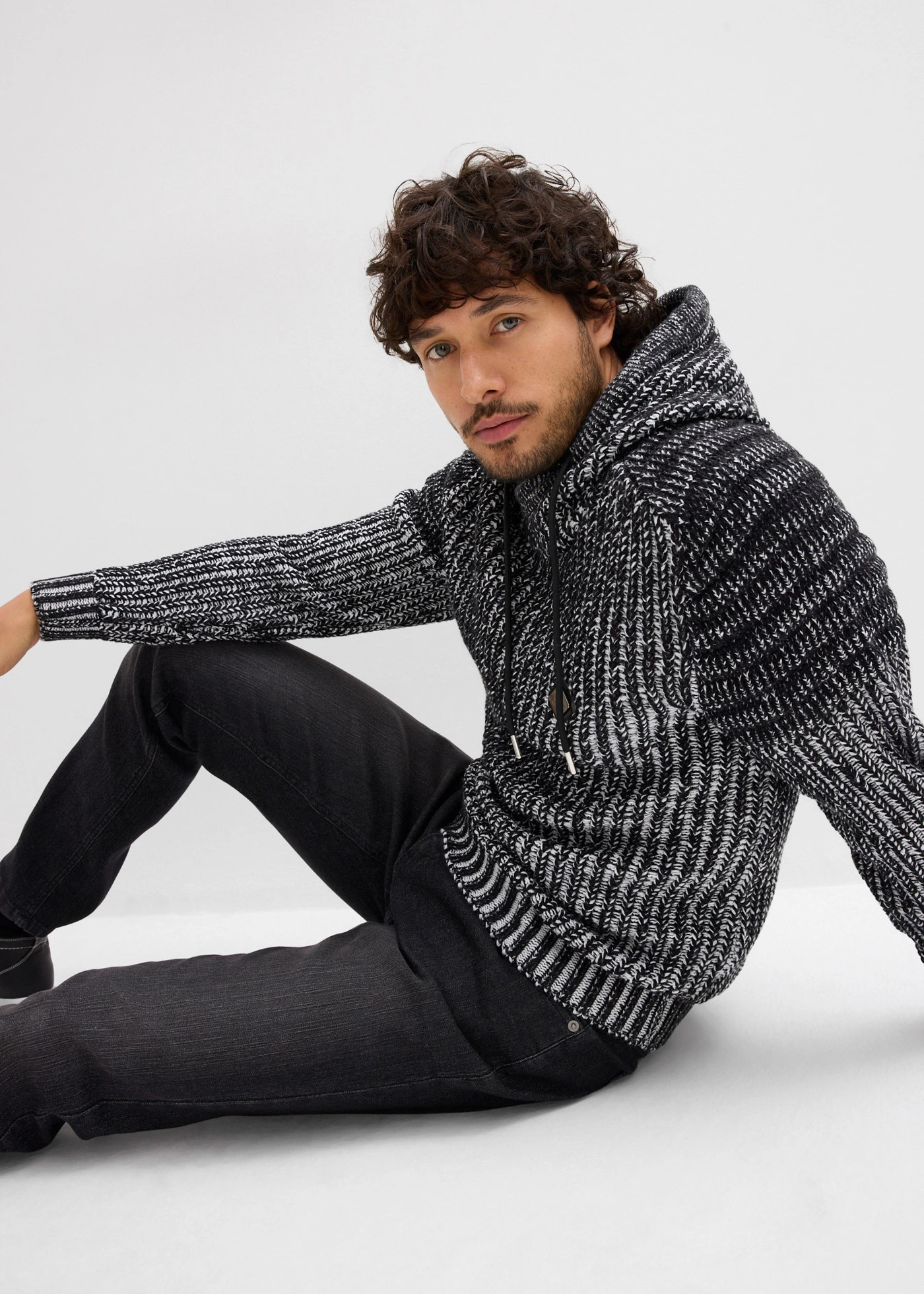 Grof gebreide trui met bikerdetails • zwart-wit mêlee • bonprix online shop