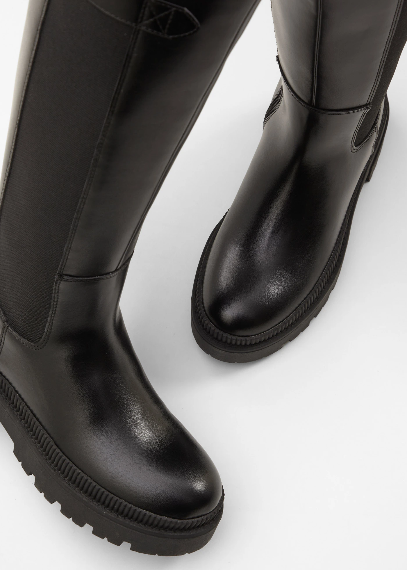 Bottes fourrées à plateforme et empiècement élastique • noir • Boutique bonprix