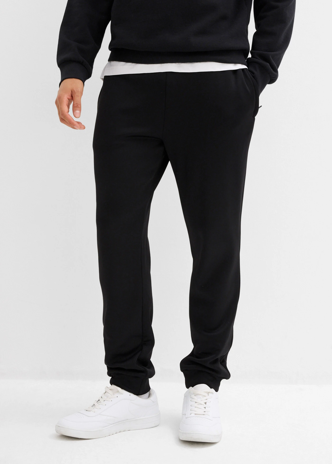 Pantalon de jogging chaud avec poches zippées pratiques • noir • Boutique bonprix