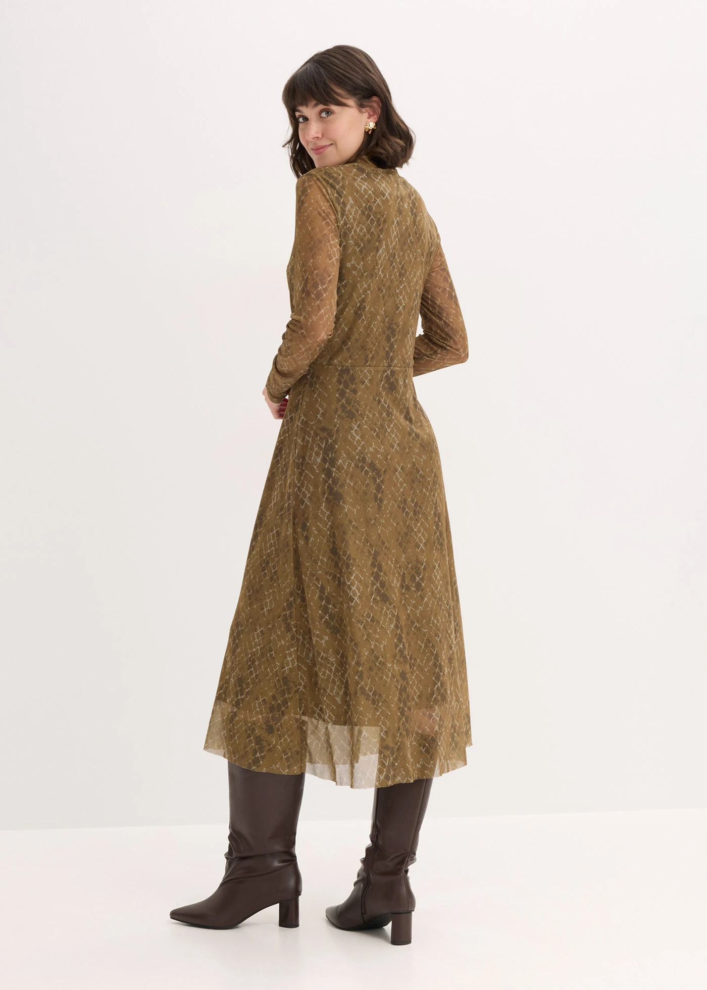 Robe midi en mesh • olive-vert gui graphique • Boutique bonprix