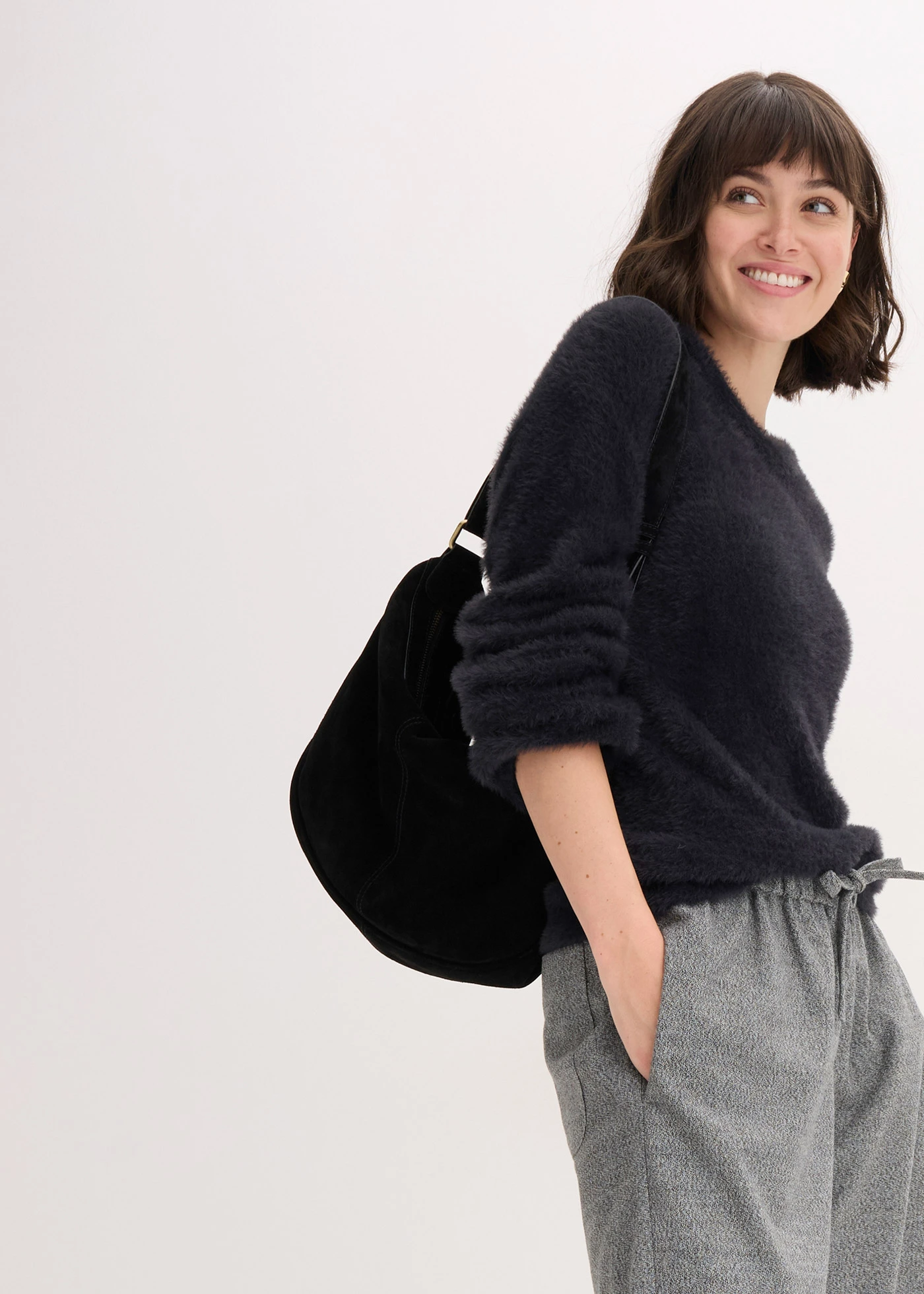 Svetr s plyšovým vzhledem • černá • bonprix obchod