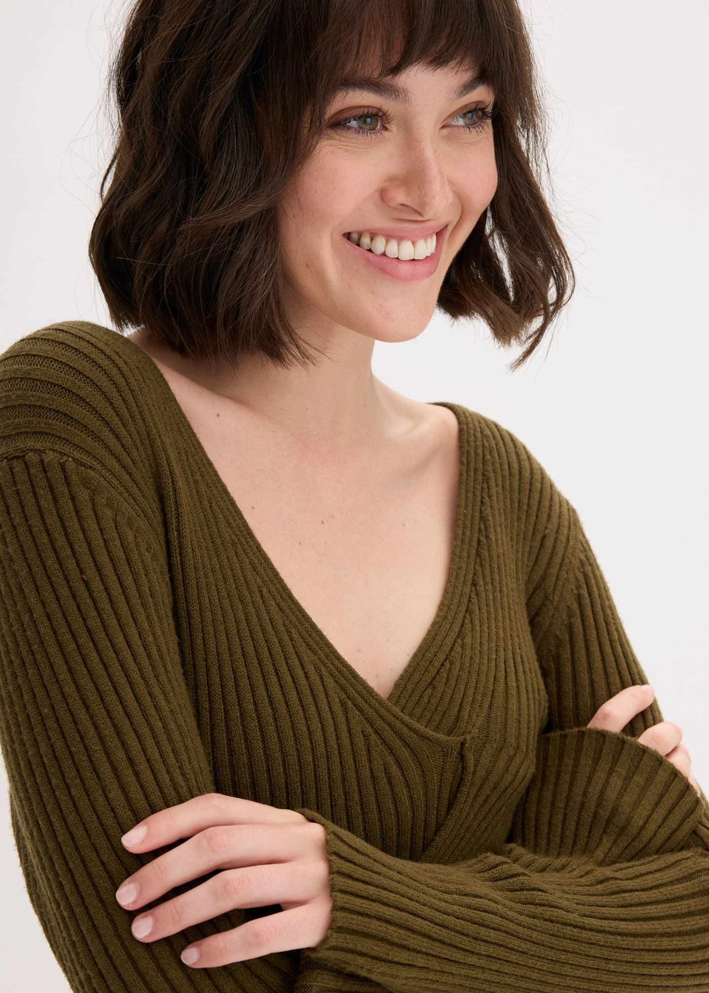 Pletené šaty z viskózové směsi • zemitá olivová • bonprix obchod