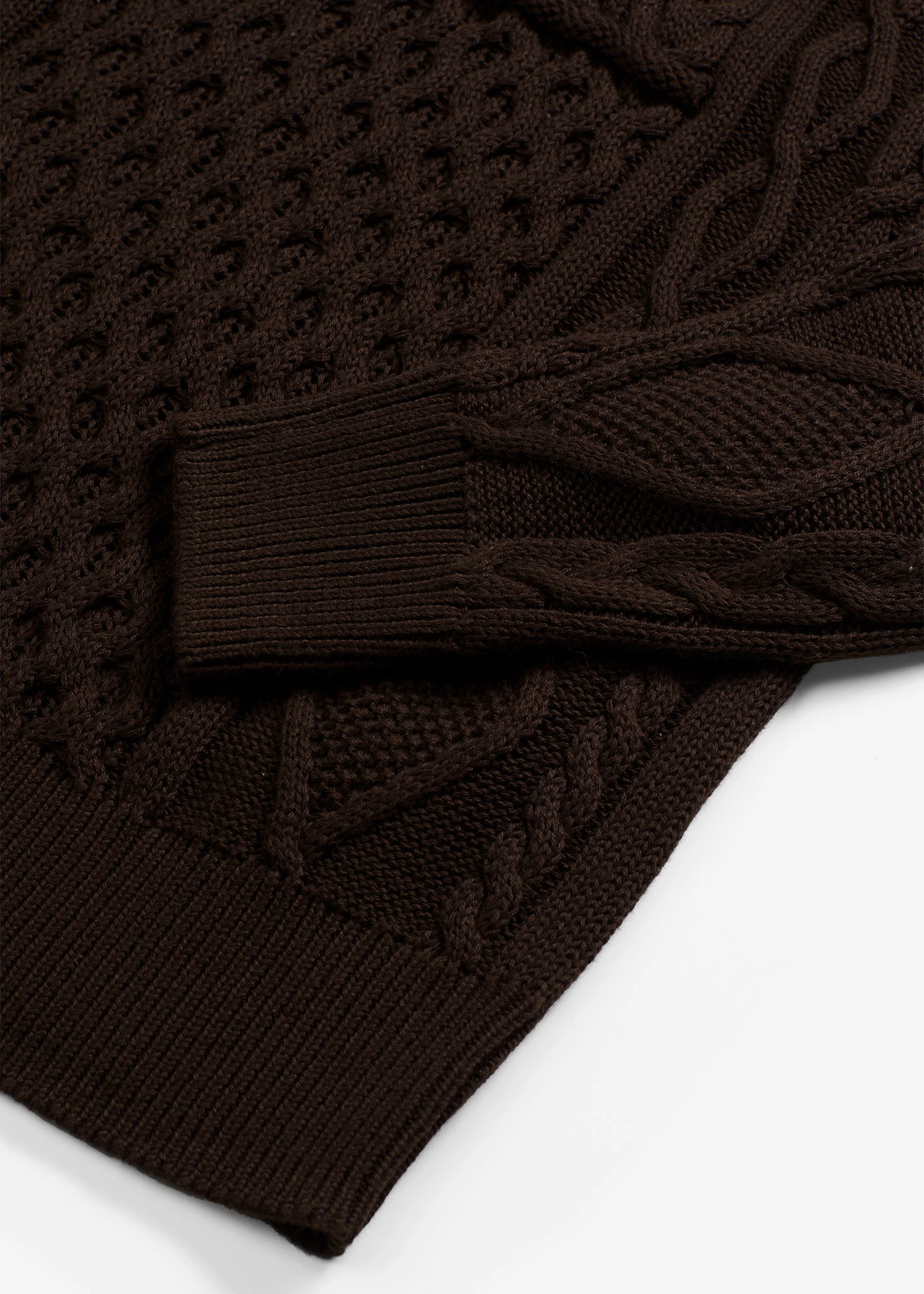 Pletené šaty s copánkovým vzorem • tmavě hnědá • bonprix obchod