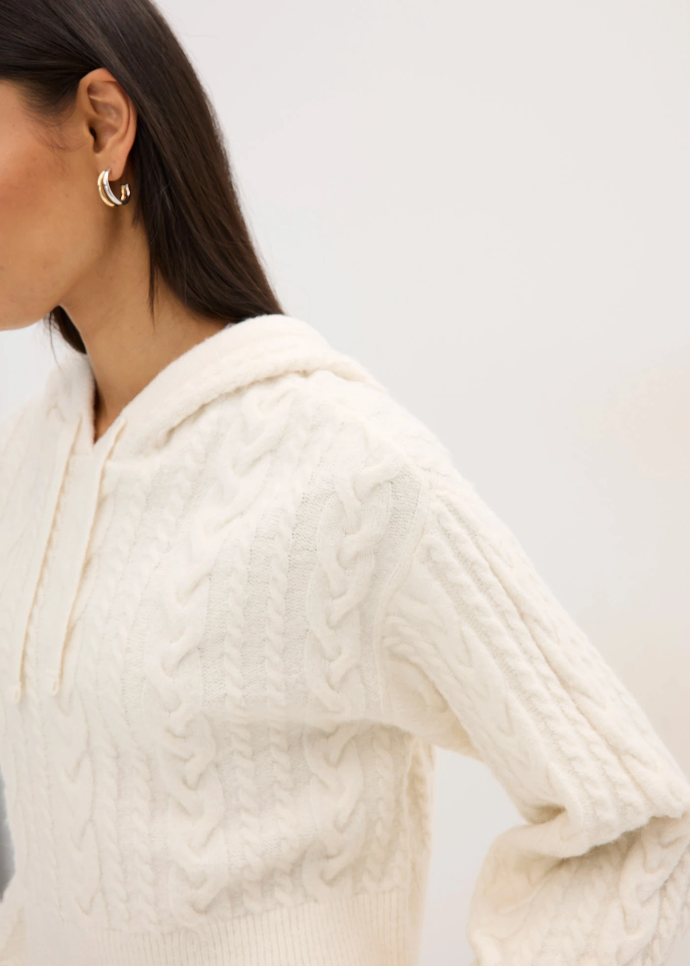 Svetr ze silnější pleteniny, s kapucí • perlově bílá • bonprix obchod