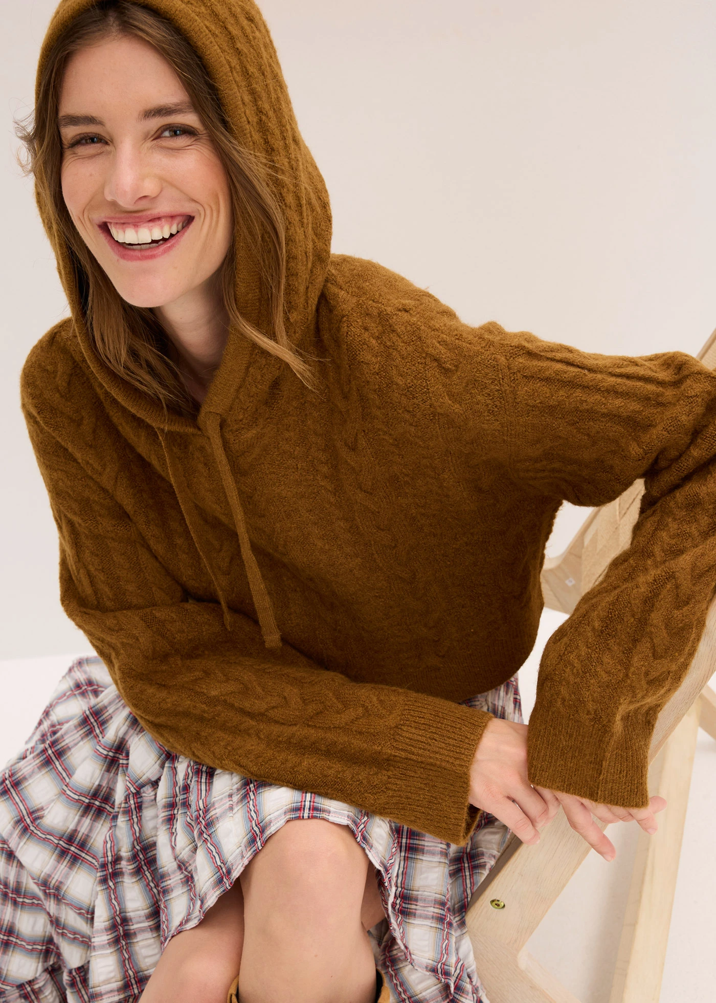 Pull en grosse maille avec capuche • cognac • Boutique bonprix