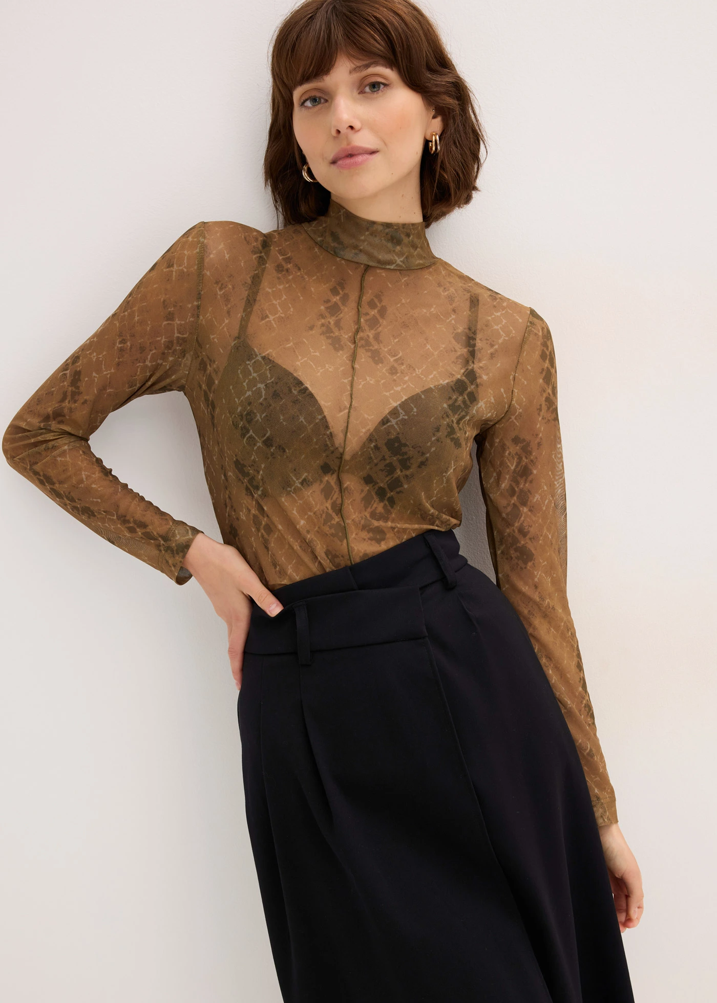 Tričko s dlouhým rukávem • zemitá olivová-zelená jmelí s grafickým potiskem • bonprix obchod