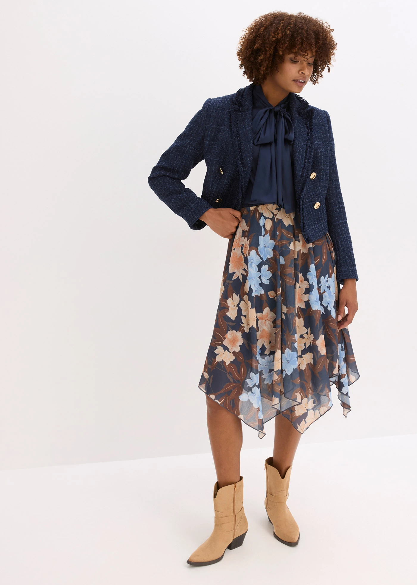 Jupe midi asymétrique en mousseline • bleu nuit floral • Boutique bonprix