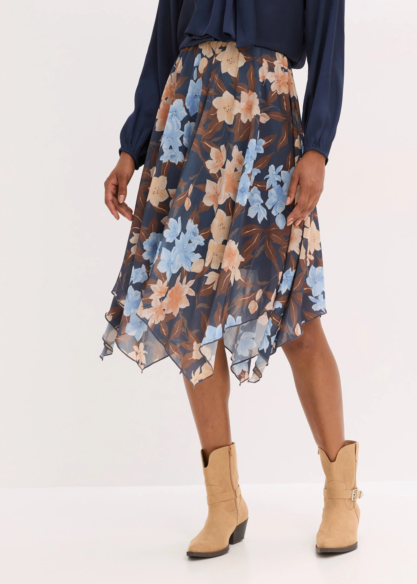 Jupe midi asymétrique en mousseline • bleu nuit floral • Boutique bonprix