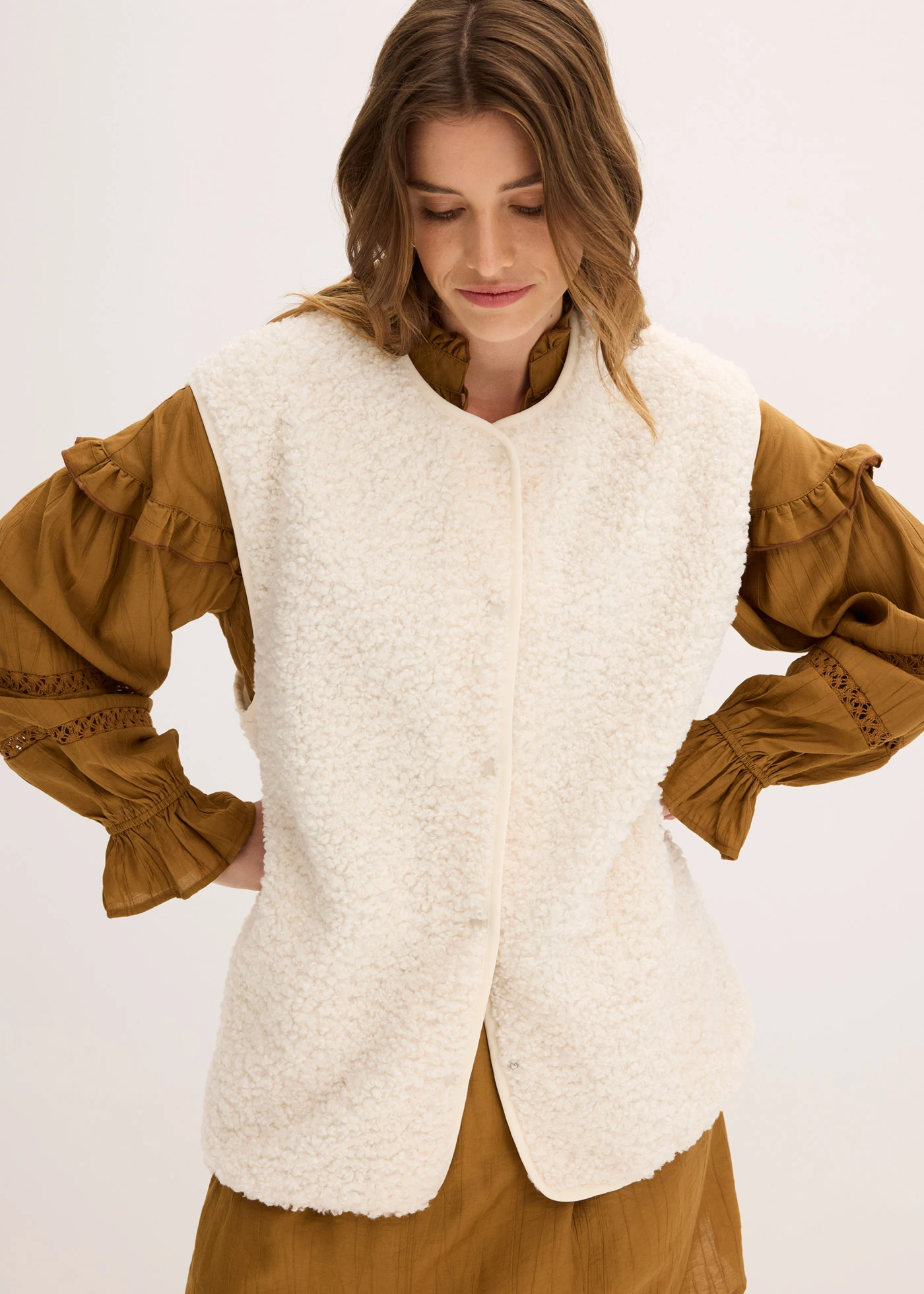 Vesta z medvídkového flísu • perlově bílá • bonprix obchod