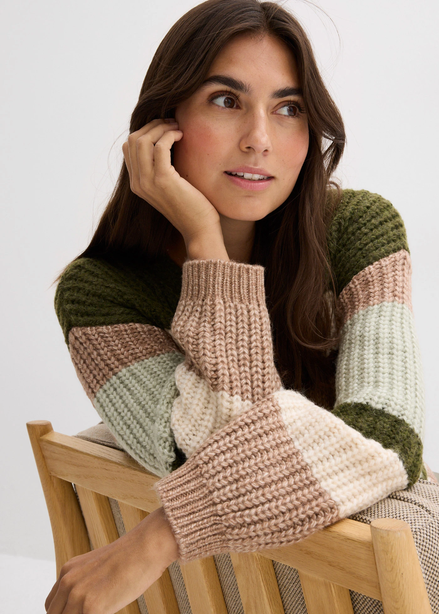 Kabátek z hrubé pleteniny s přechodem barev • tmavě khaki • bonprix obchod