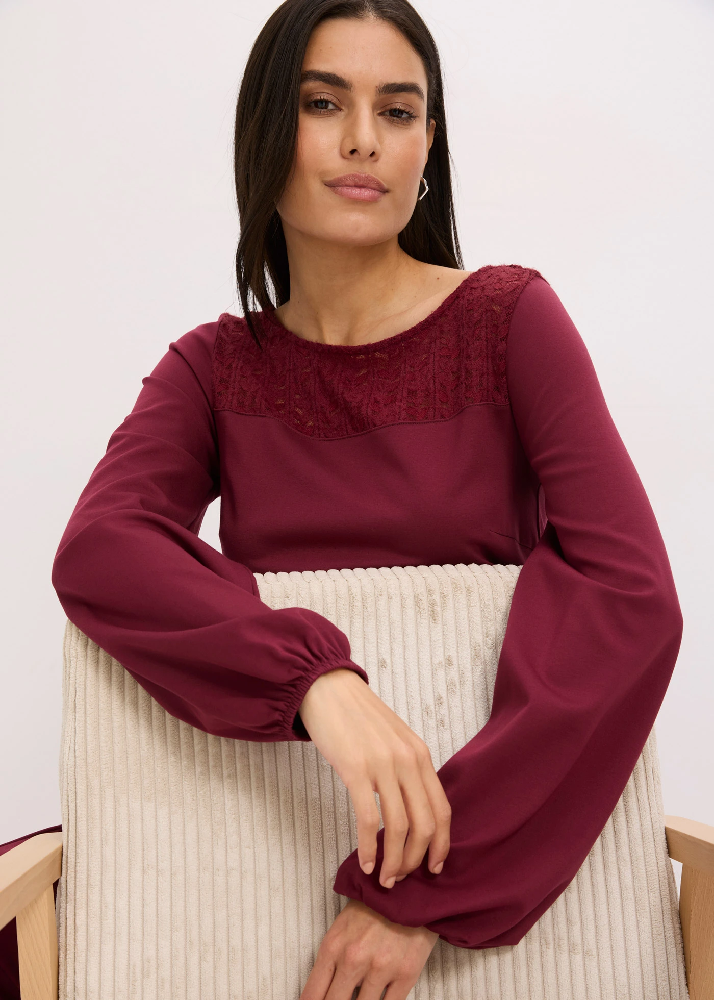 Robe en Punto di Roma avec dentelle • rouge érable • Boutique bonprix