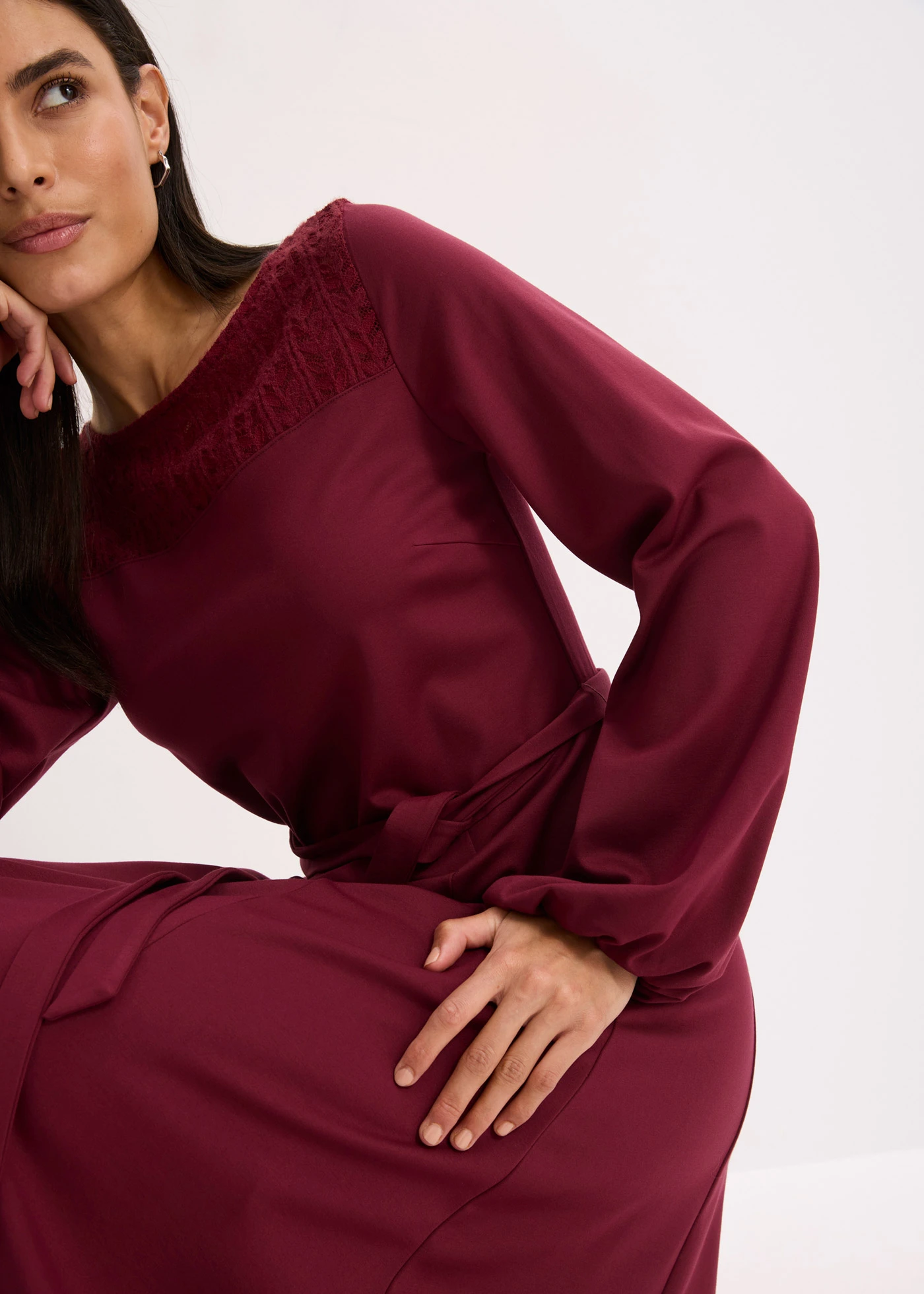 Robe en Punto di Roma avec dentelle • rouge érable • Boutique bonprix