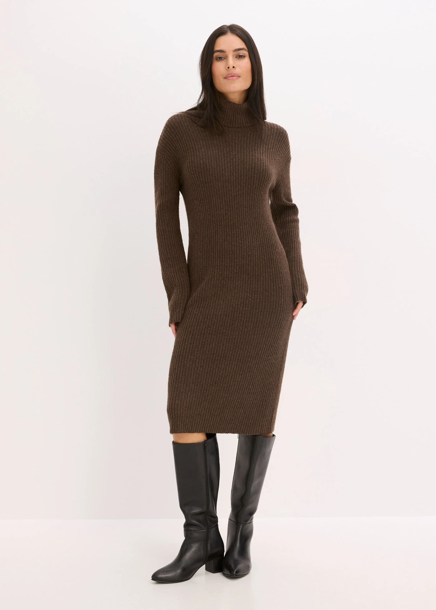 Robe en maille côtelée à col roulé • brun argile • Boutique bonprix