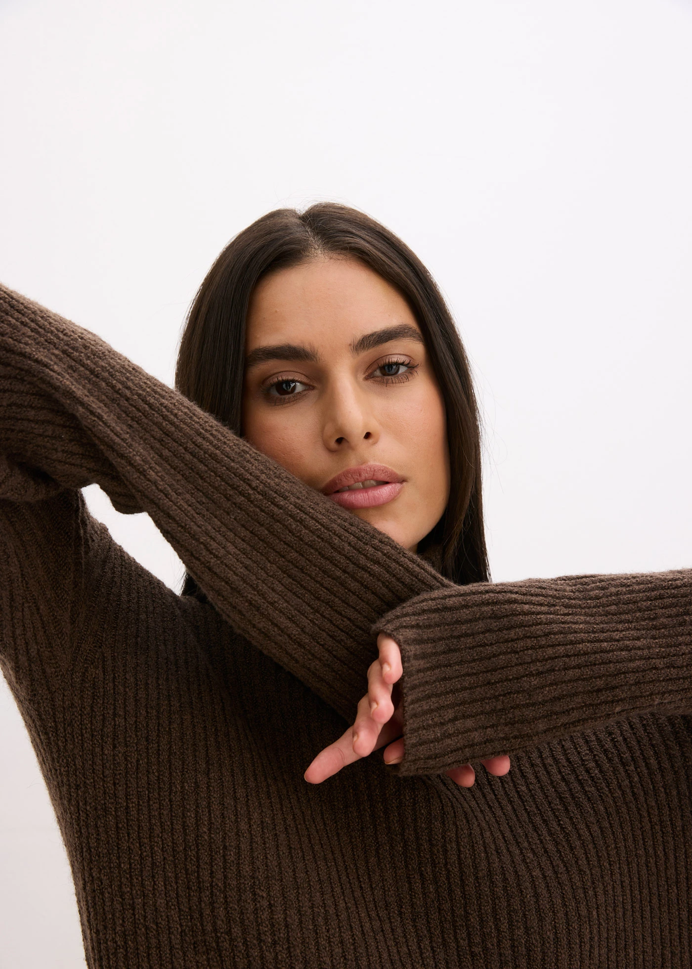 Robe en maille côtelée à col roulé • brun argile • Boutique bonprix