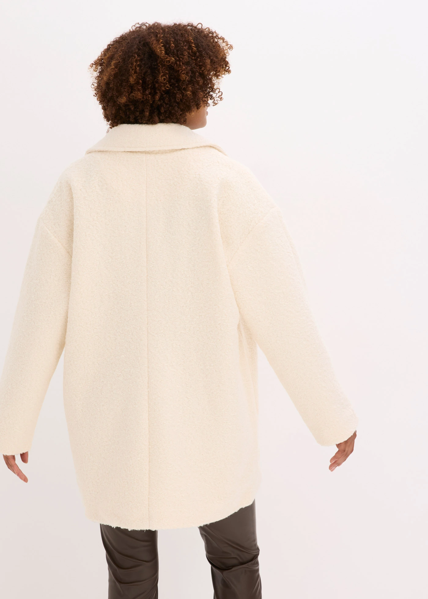 Krátký buklé kabát, oversize • krémová • bonprix obchod