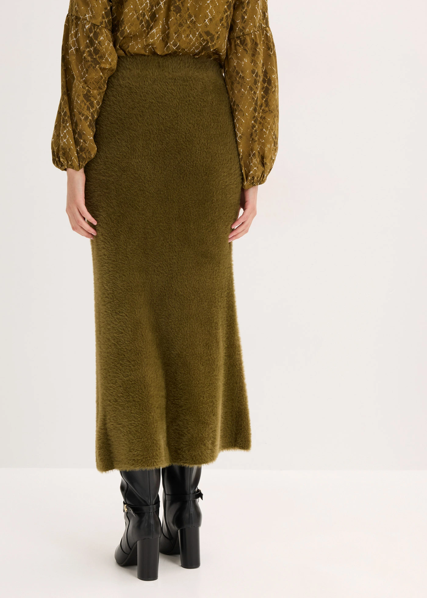 Pletená sukně z měkoučké péřové příze • zemitá olivová • bonprix obchod
