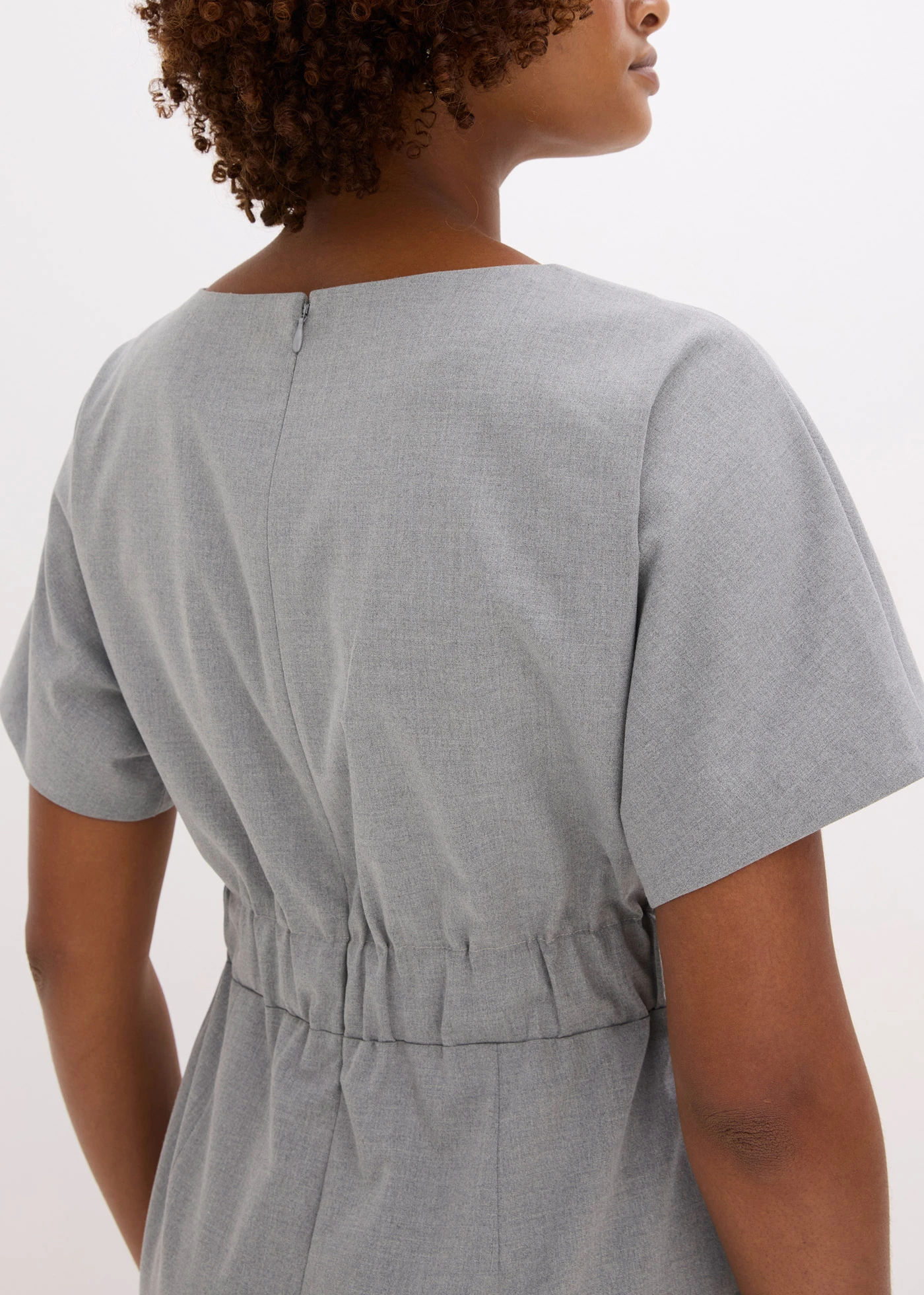 Pouzdrové šaty s křidélkovými rukávky • šedý melír • bonprix obchod