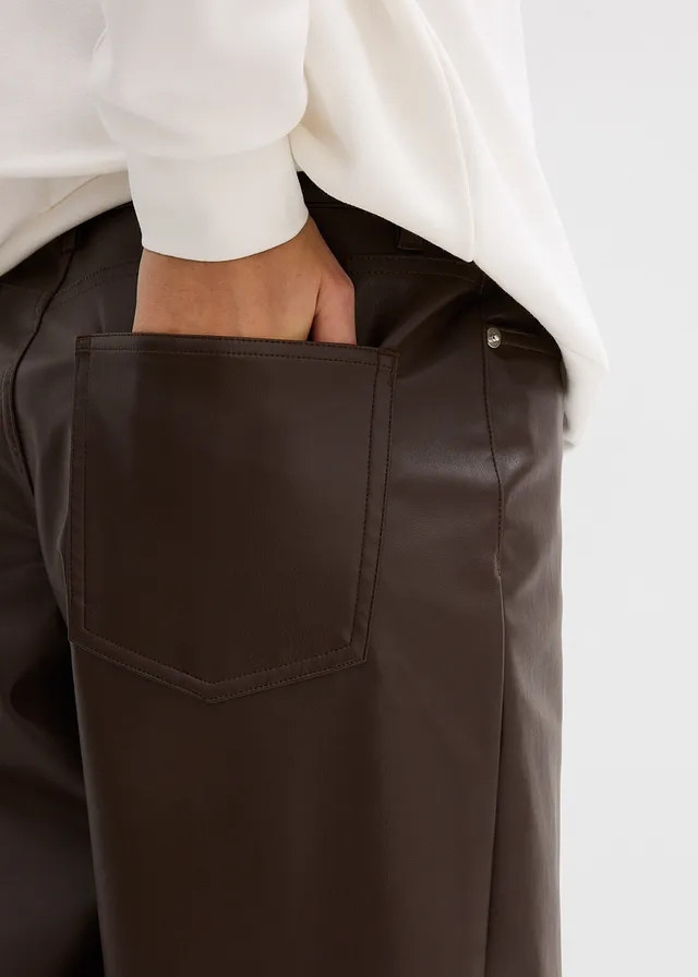 Imitatieleerbroek in barrelvorm, mid waist • donkerbruin • product-page.page-title-suffix