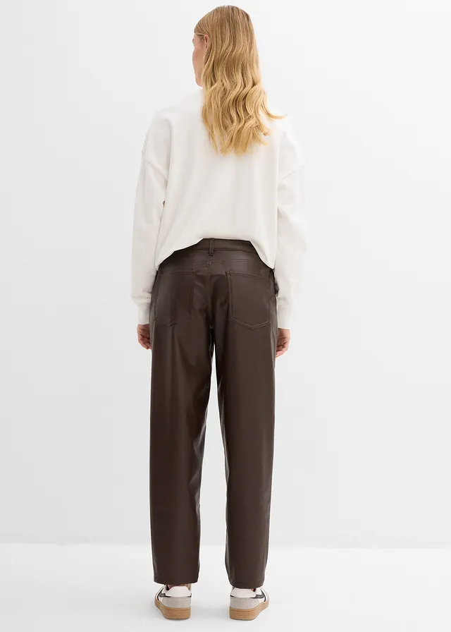 Imitatieleerbroek in barrelvorm, mid waist • donkerbruin • product-page.page-title-suffix