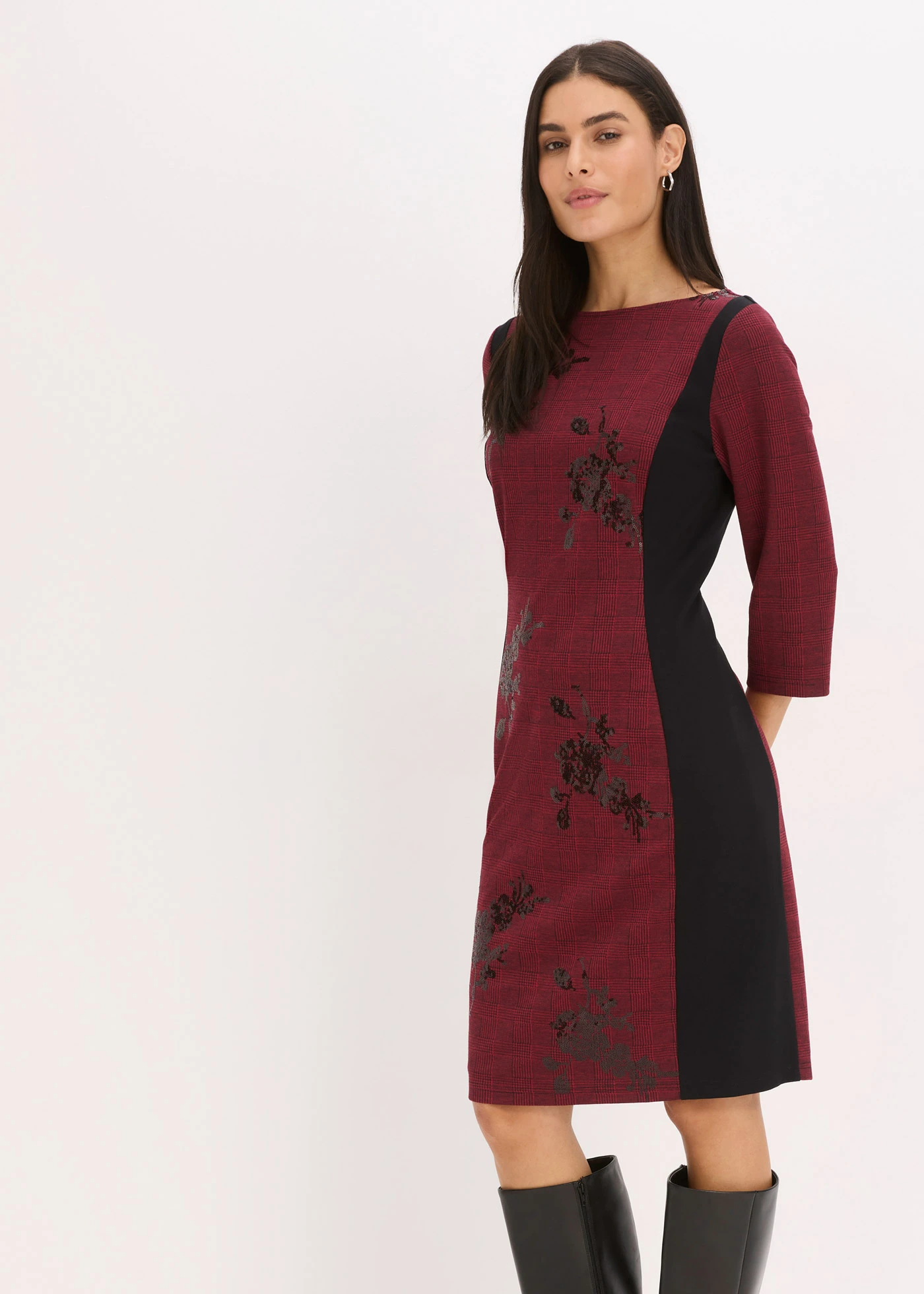 Rochie etui cu broderie cu paiete • roșu închis-negru cadrilat • magazin bonprix