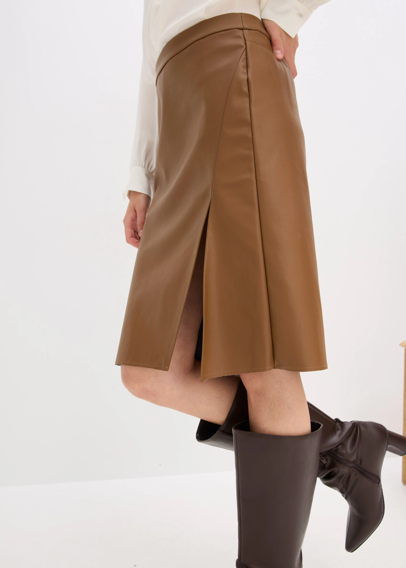 Pouzdrová sukně z umělé kůže • pimentová hnědá • bonprix obchod