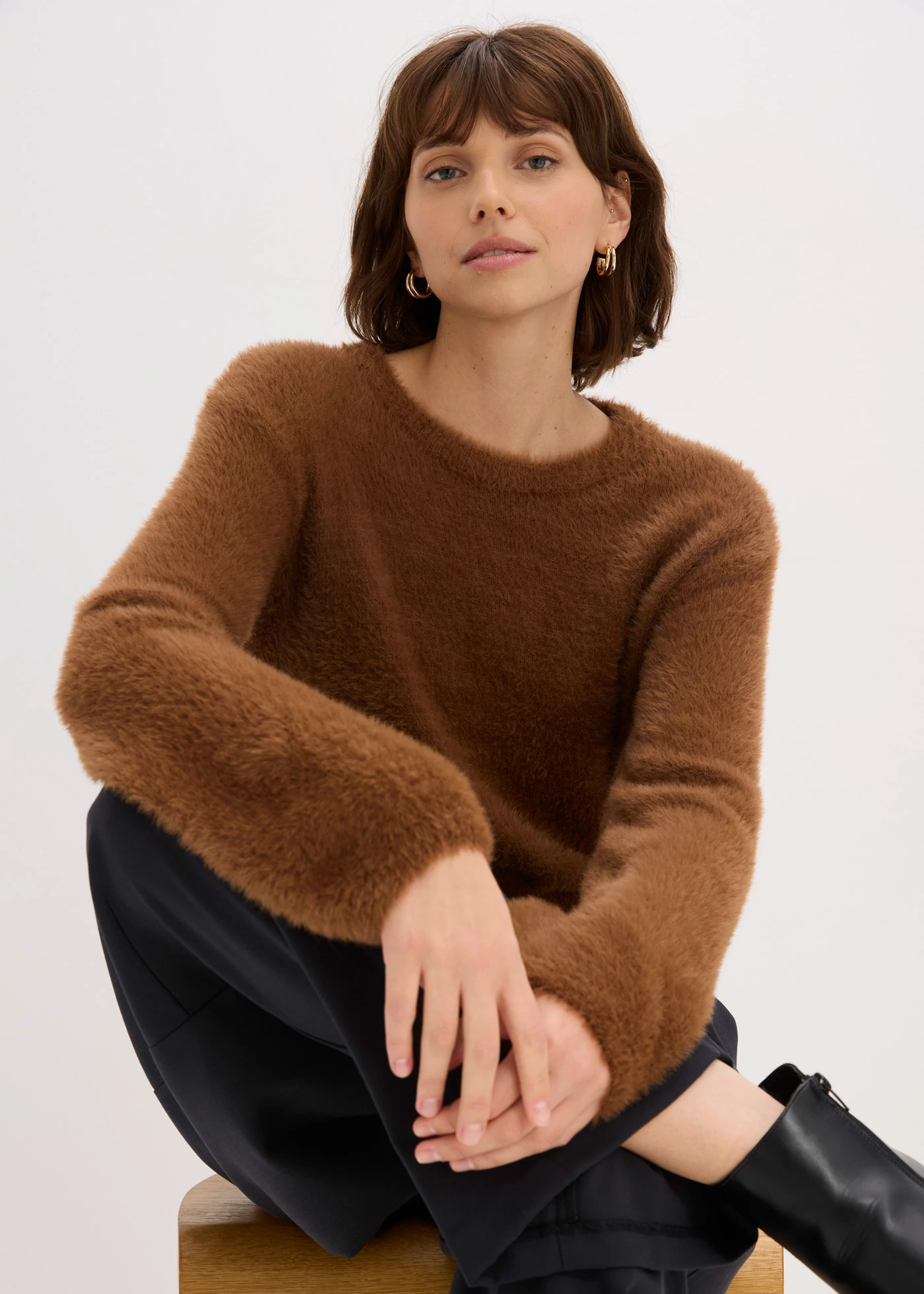 Svetr s plyšovým vzhledem • pimentová hnědá • bonprix obchod