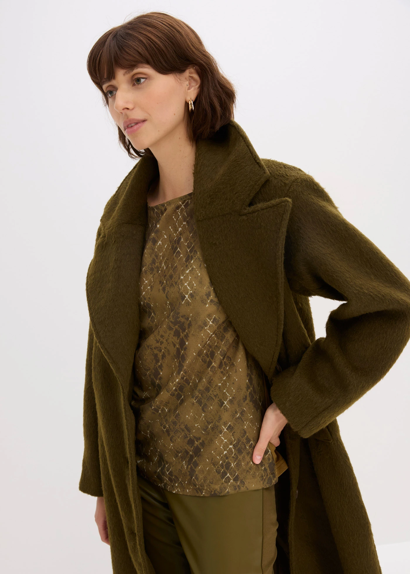 T-shirt bi-matière • olive imprimé • Boutique bonprix