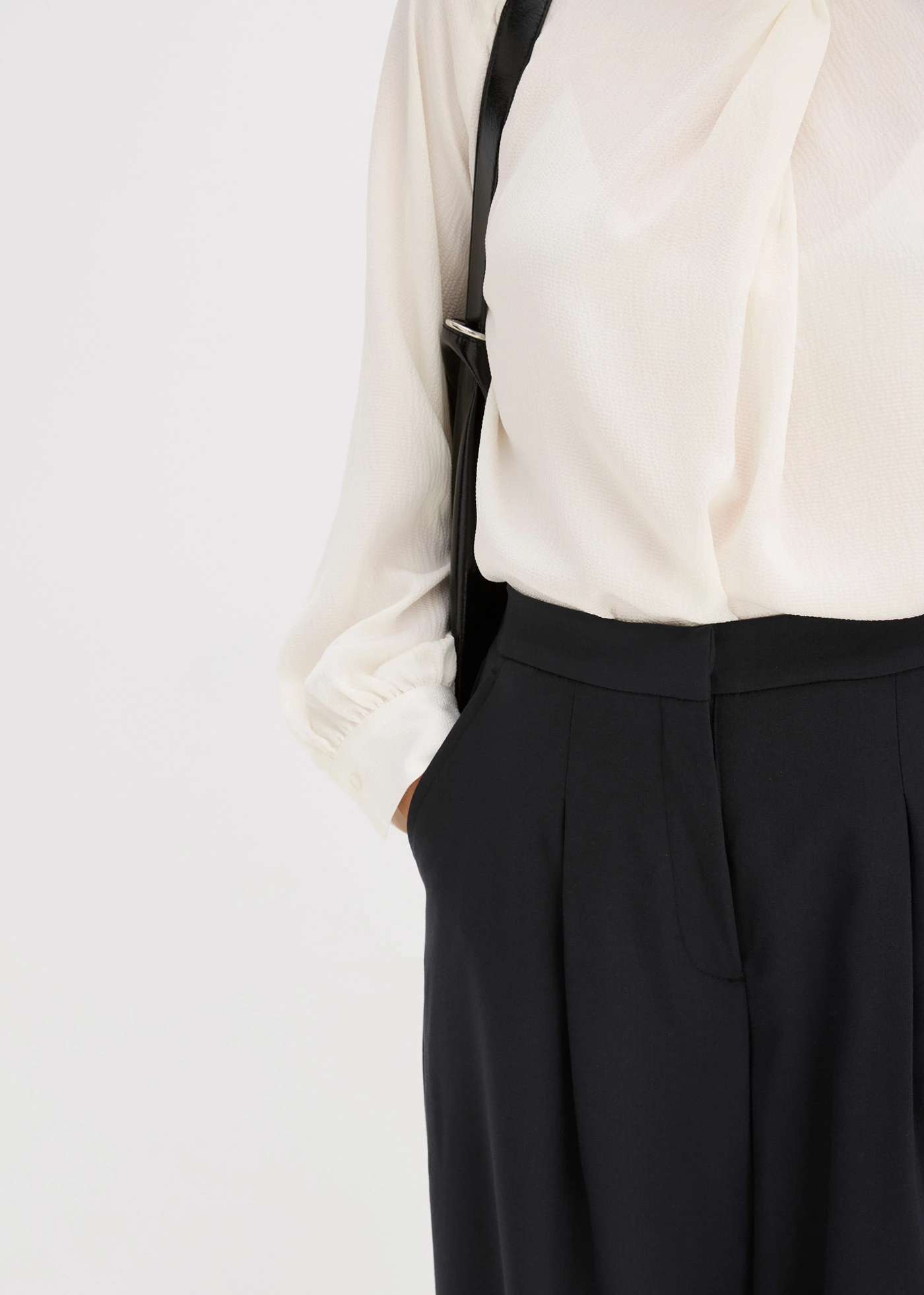 Barrel bandplooibroek in een viscosemix • zwart • bonprix online shop