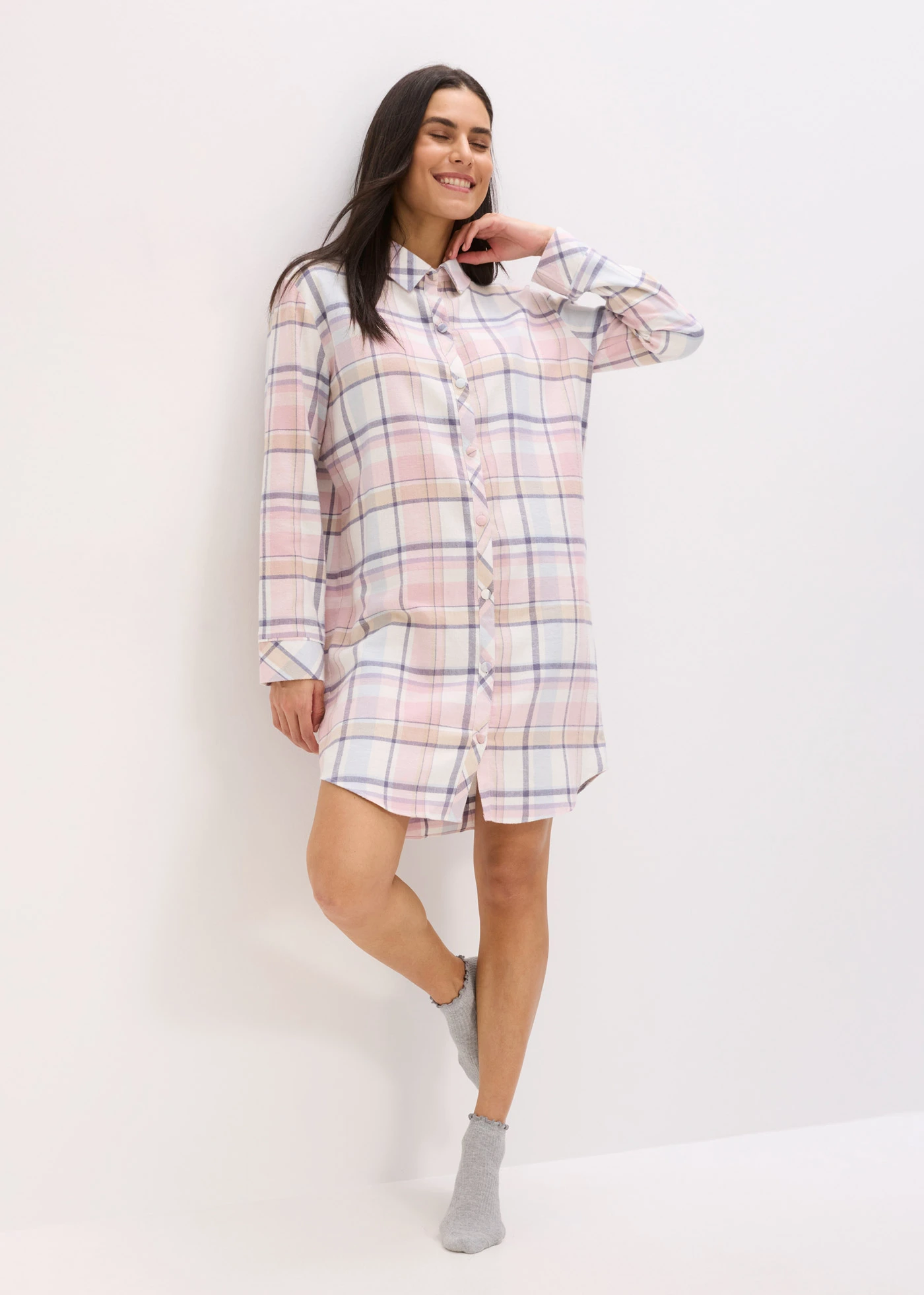 Tkaná noční košile z flanelu, s knoflíkovou lištou • pudrově modro-popelavě růžová kostka • bonprix obchod