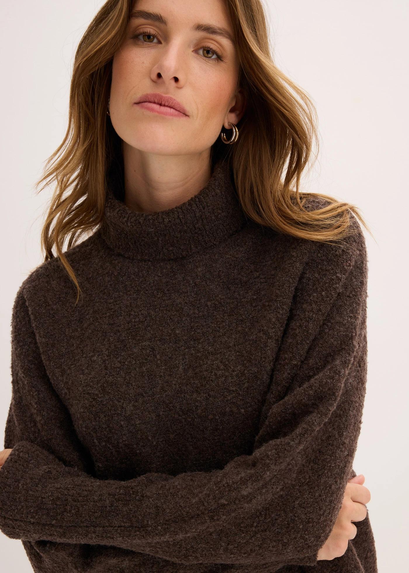 Bő pulóver • sötétbarna • bonprix áruház