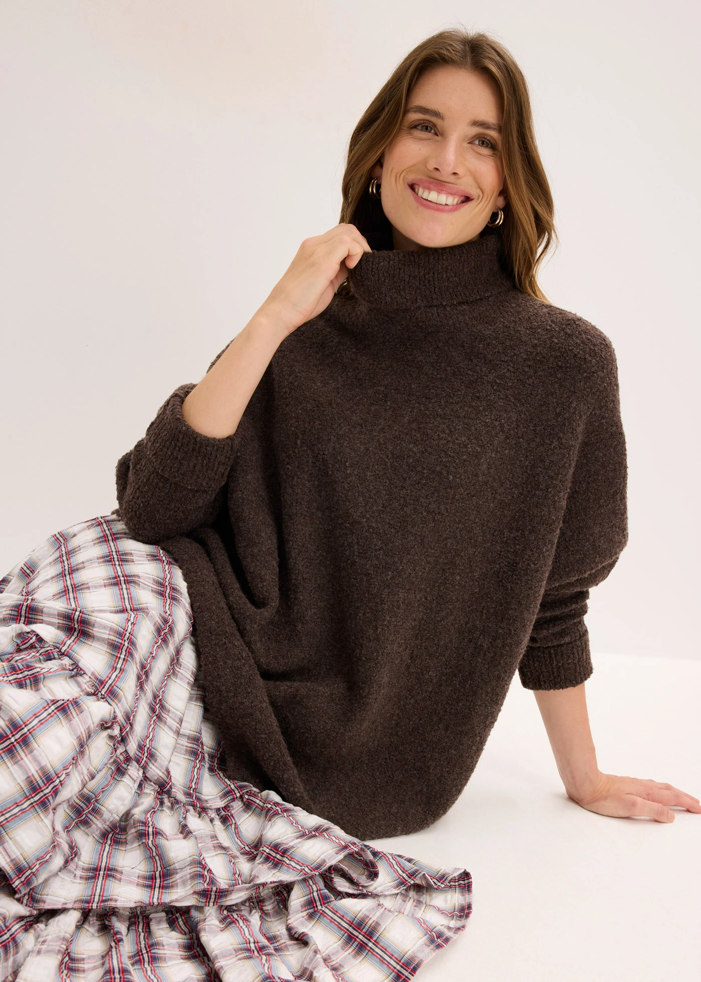 Oversized svetr • tmavě hnědá • bonprix obchod