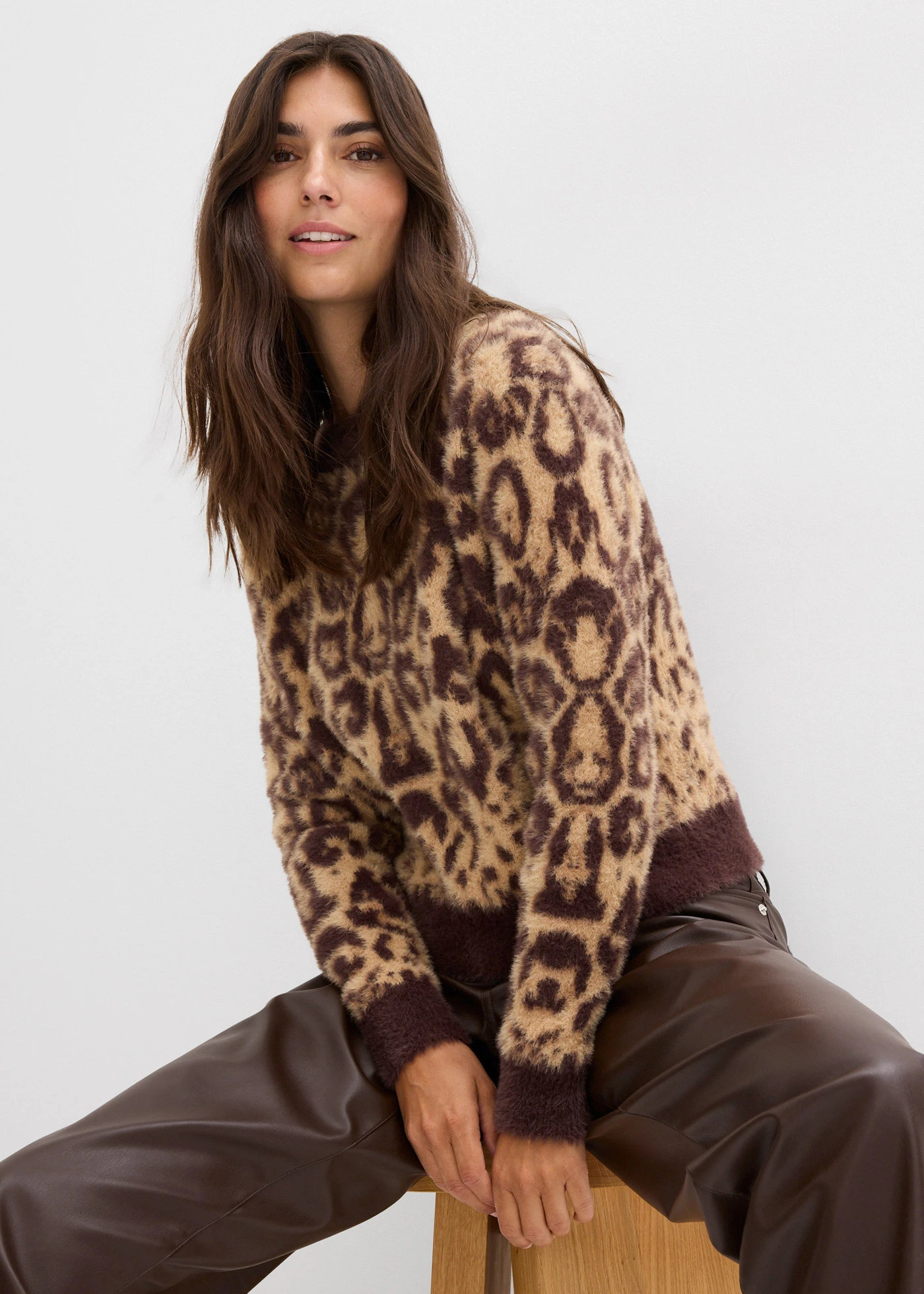 Pull en maille fine et poilue toute douce • latte macchiato léopard • Boutique bonprix