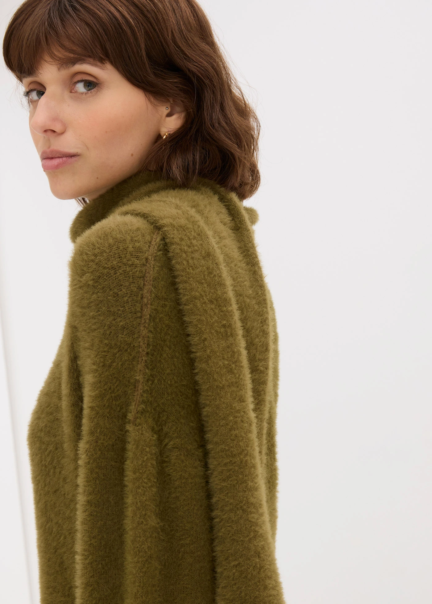 Oversize svetr s šálou • zemitá olivová • bonprix obchod