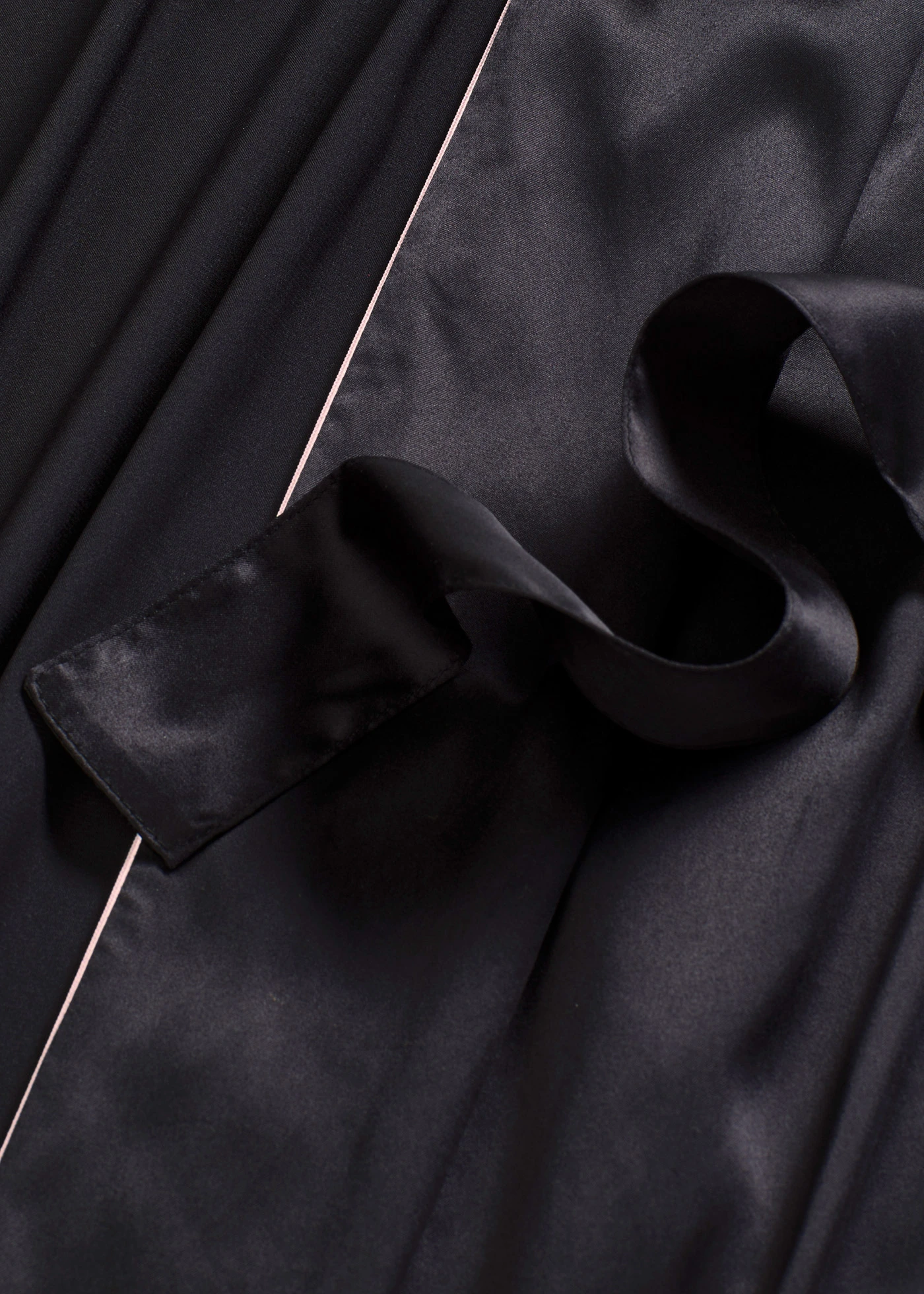 Chimonou din satin cu efect lucios • negru • magazin bonprix