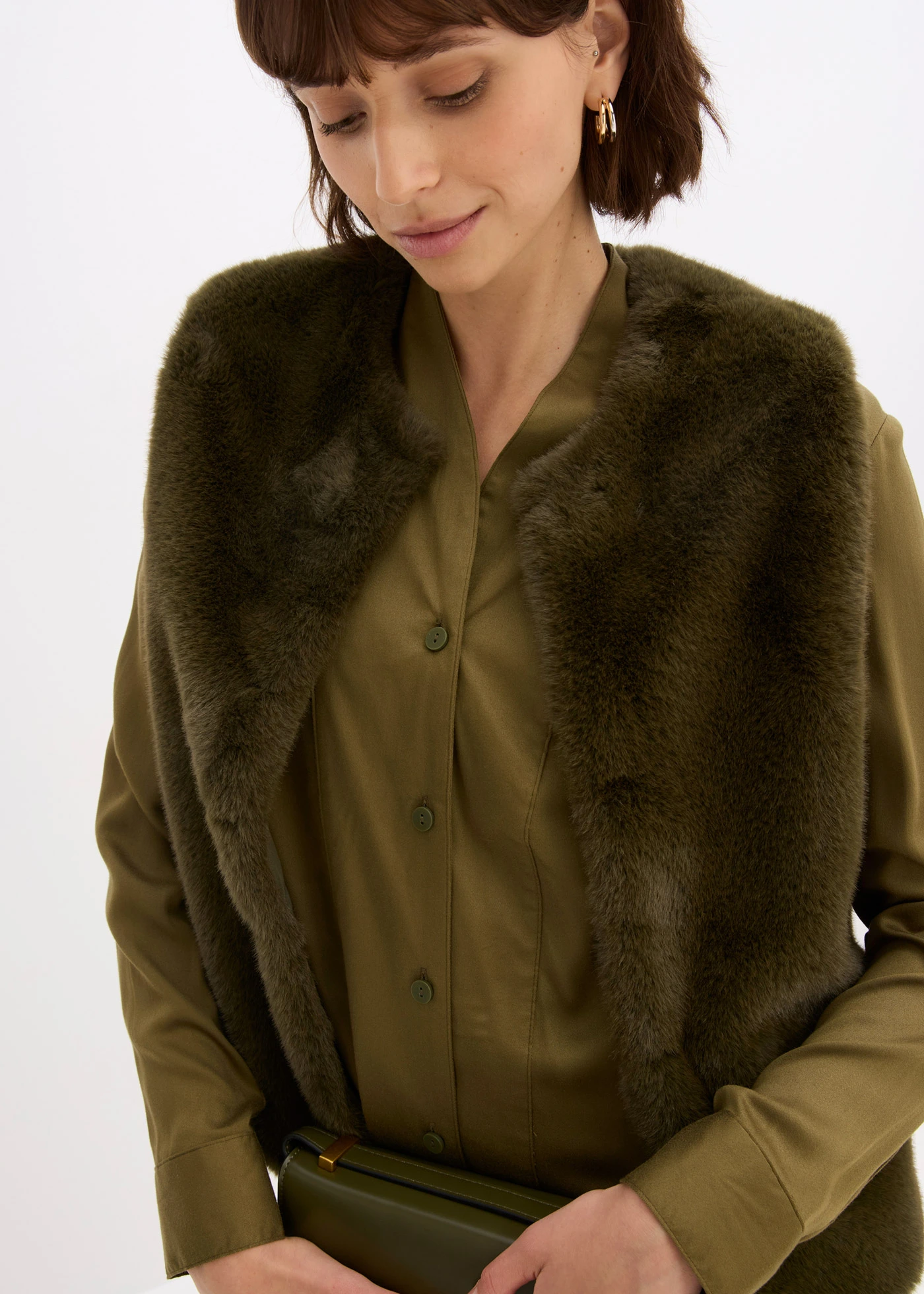 Košilová halenka ze splývavého saténu • zemitá olivová • bonprix obchod