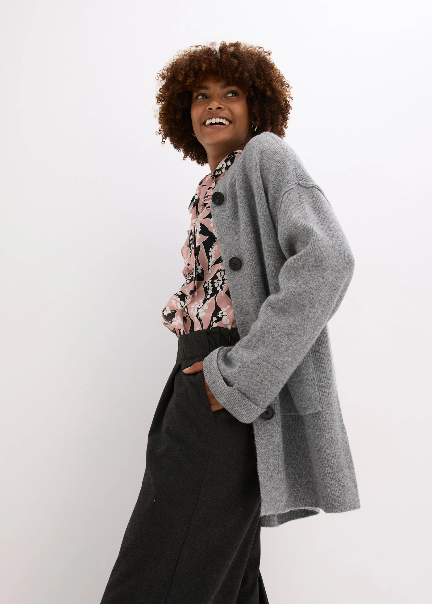 Gilet en maille avec ceinture • gris chiné • Boutique bonprix