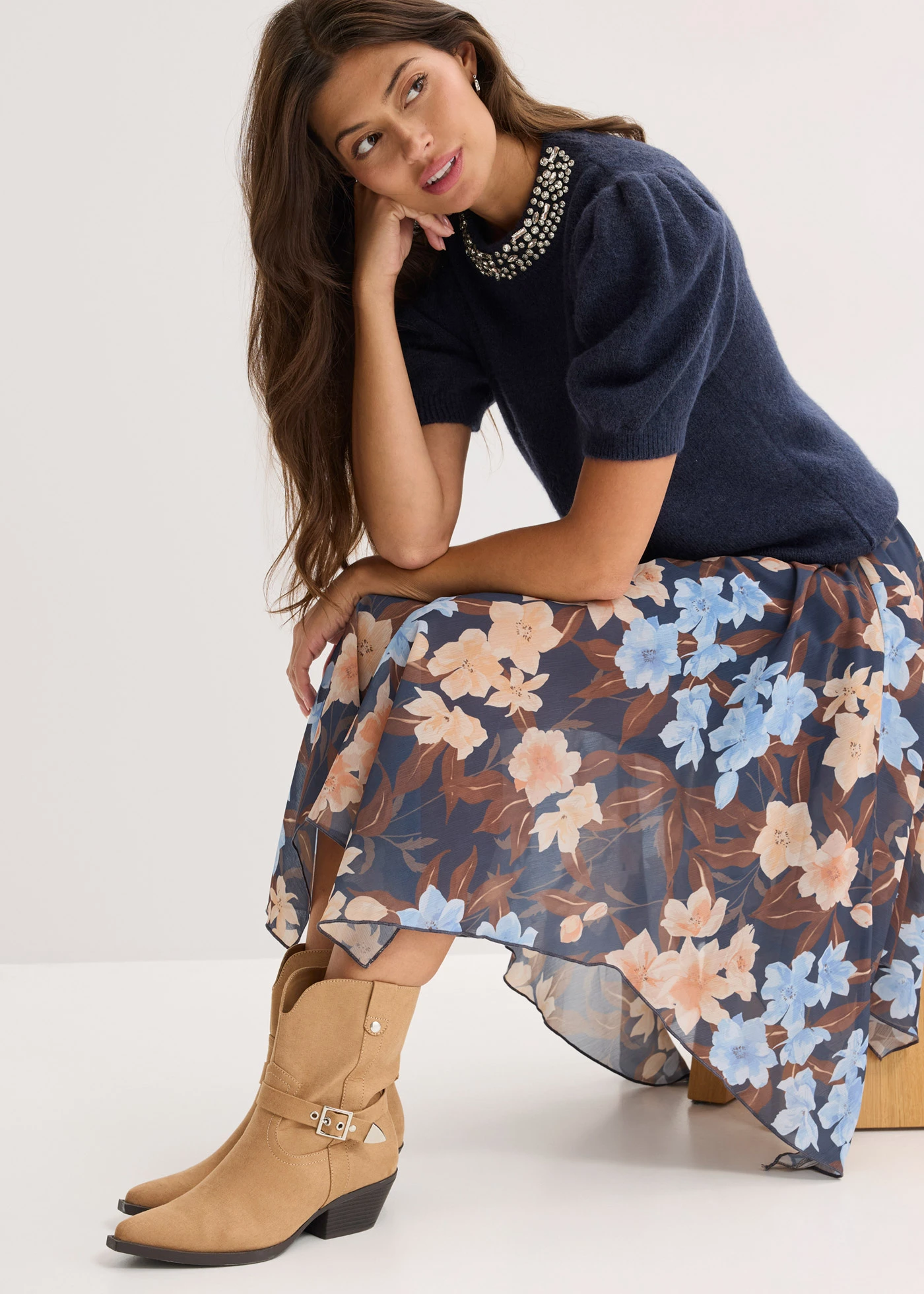 Svetr se štrasovou aplikací • tmavě modro-nočně modrý melír • bonprix obchod