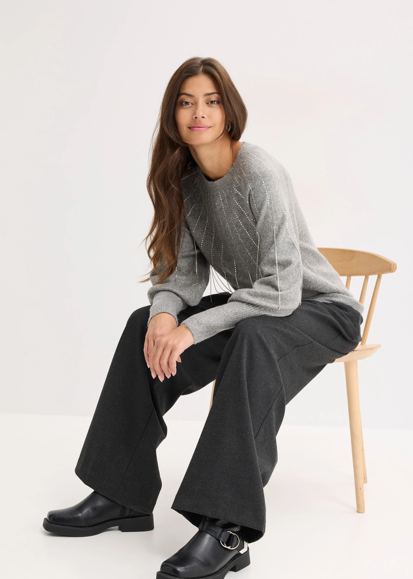 Pull avec application de strass • gris chiné • Boutique bonprix