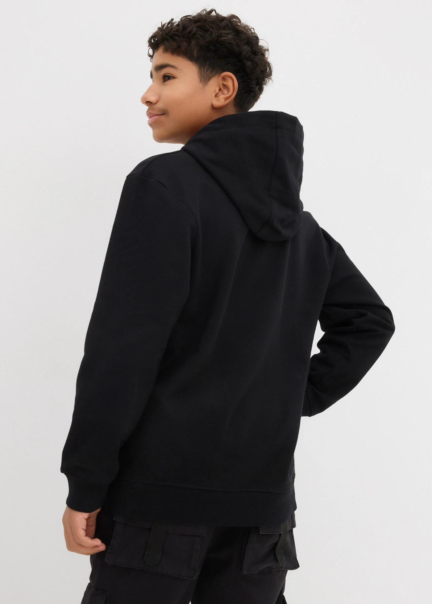 Mikina s kapucí, z čisté organické bavlny • černá potisk • bonprix obchod