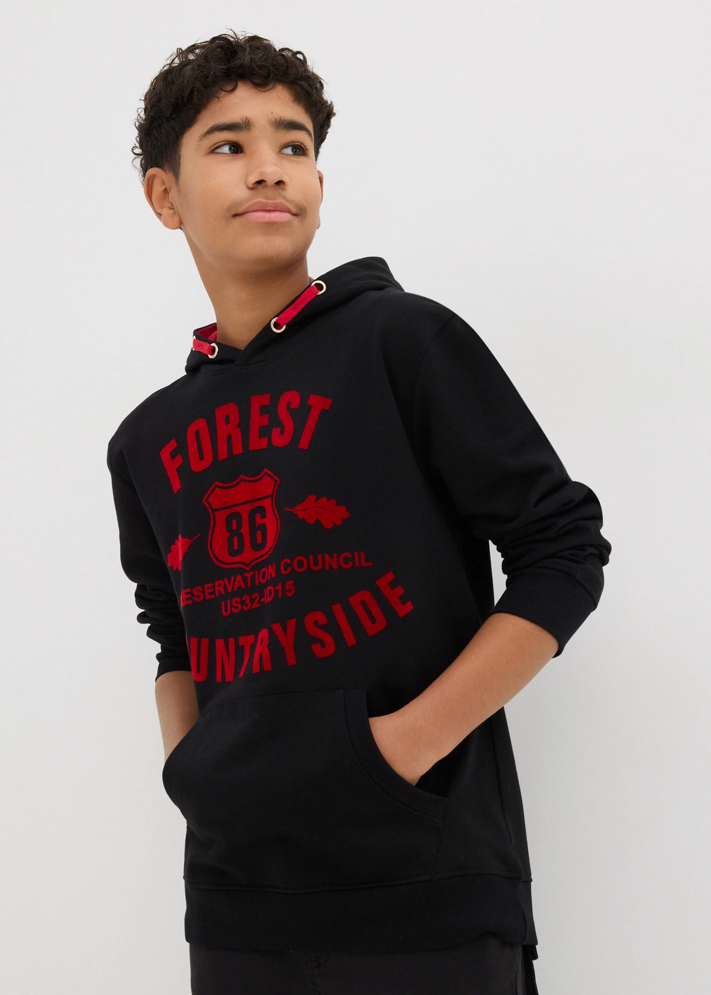 Mikina s kapucí, z čisté organické bavlny • černá potisk • bonprix obchod