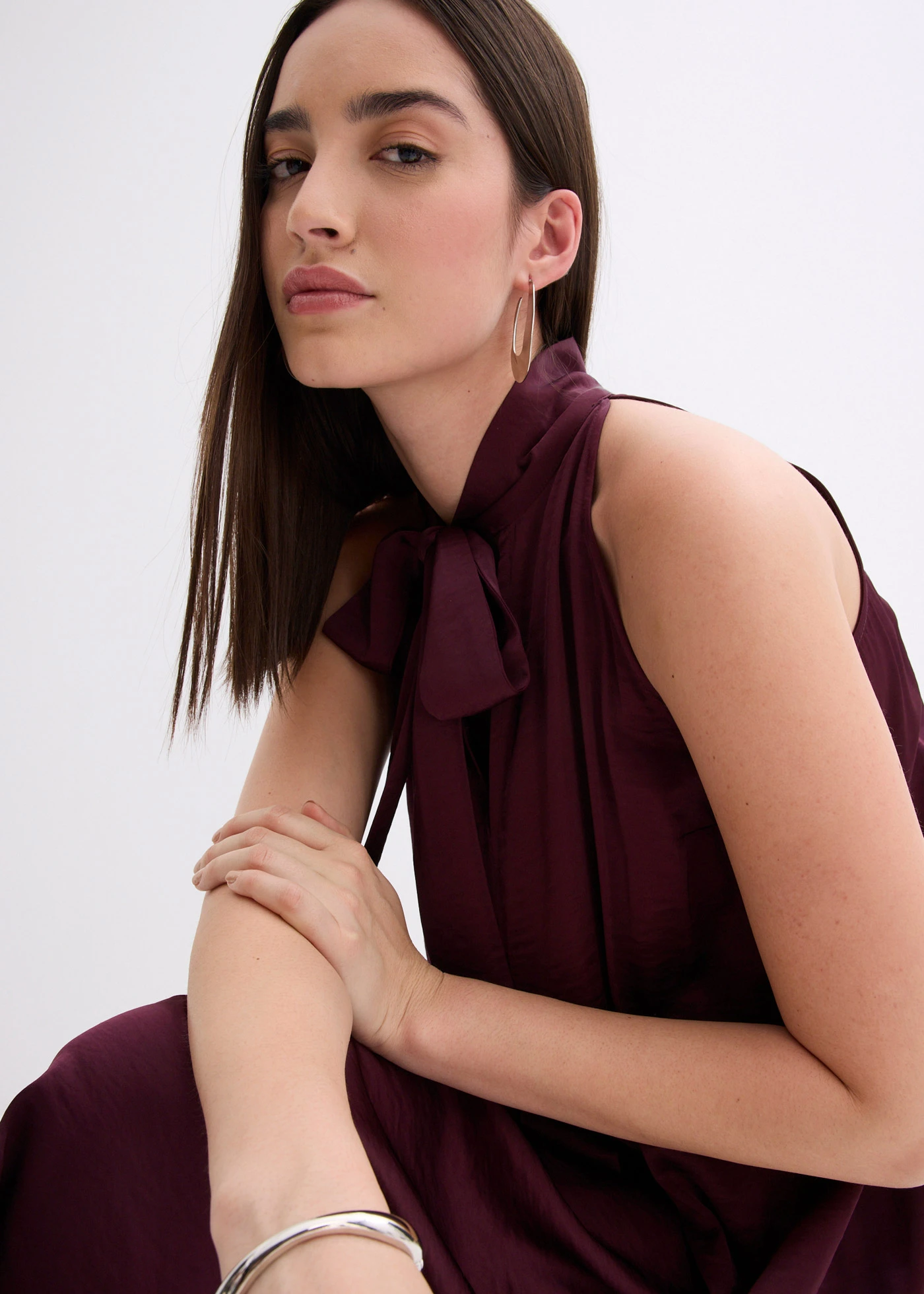 Rochie midi satin din amestec de viscoză • roșu-vineriu • magazin bonprix