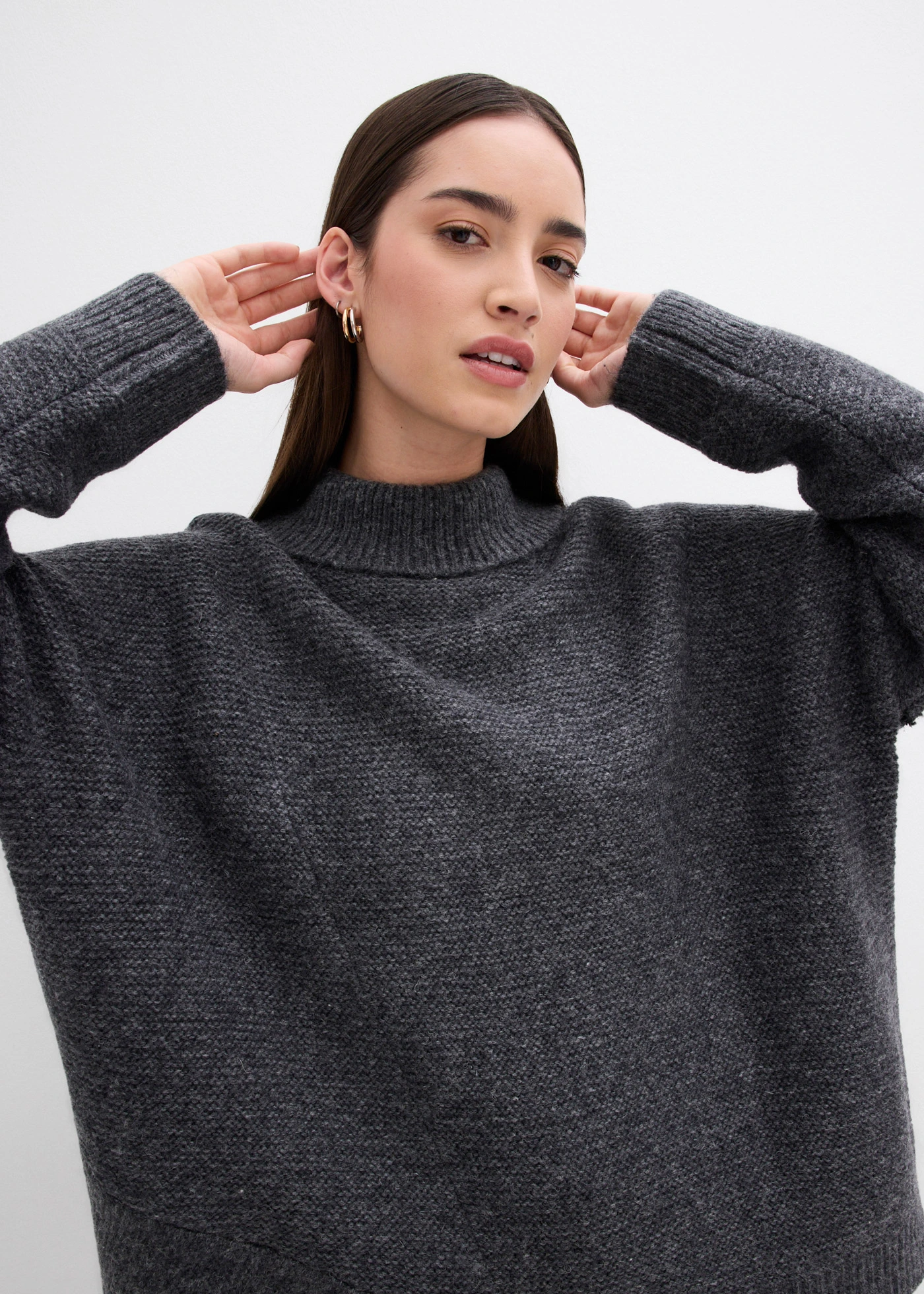 Svetr s asymetrickým spodním lemem a s podílem vlny • antracitový melír • bonprix obchod