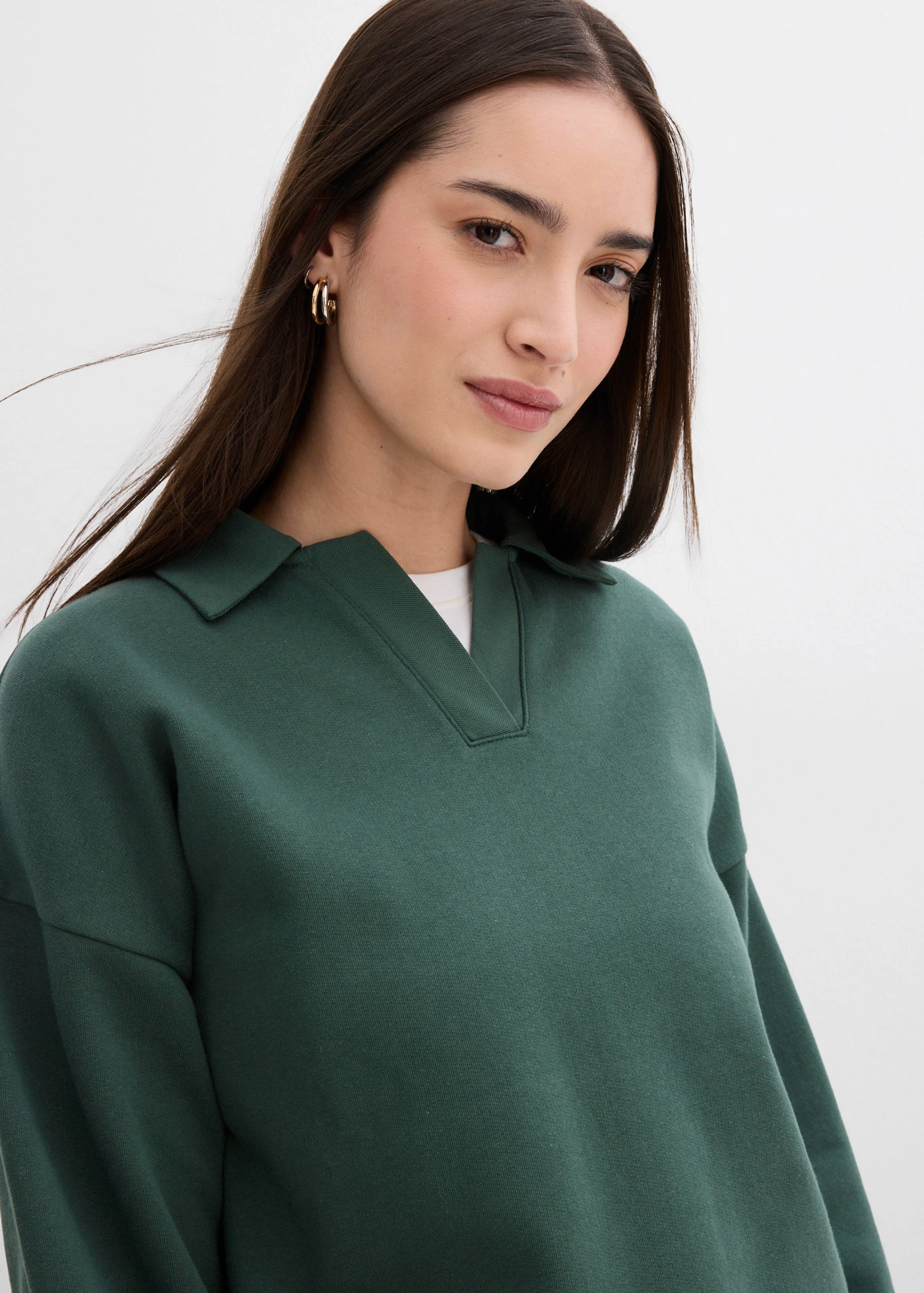Sweat en coton avec col polo en maille • vert feuille • Boutique bonprix