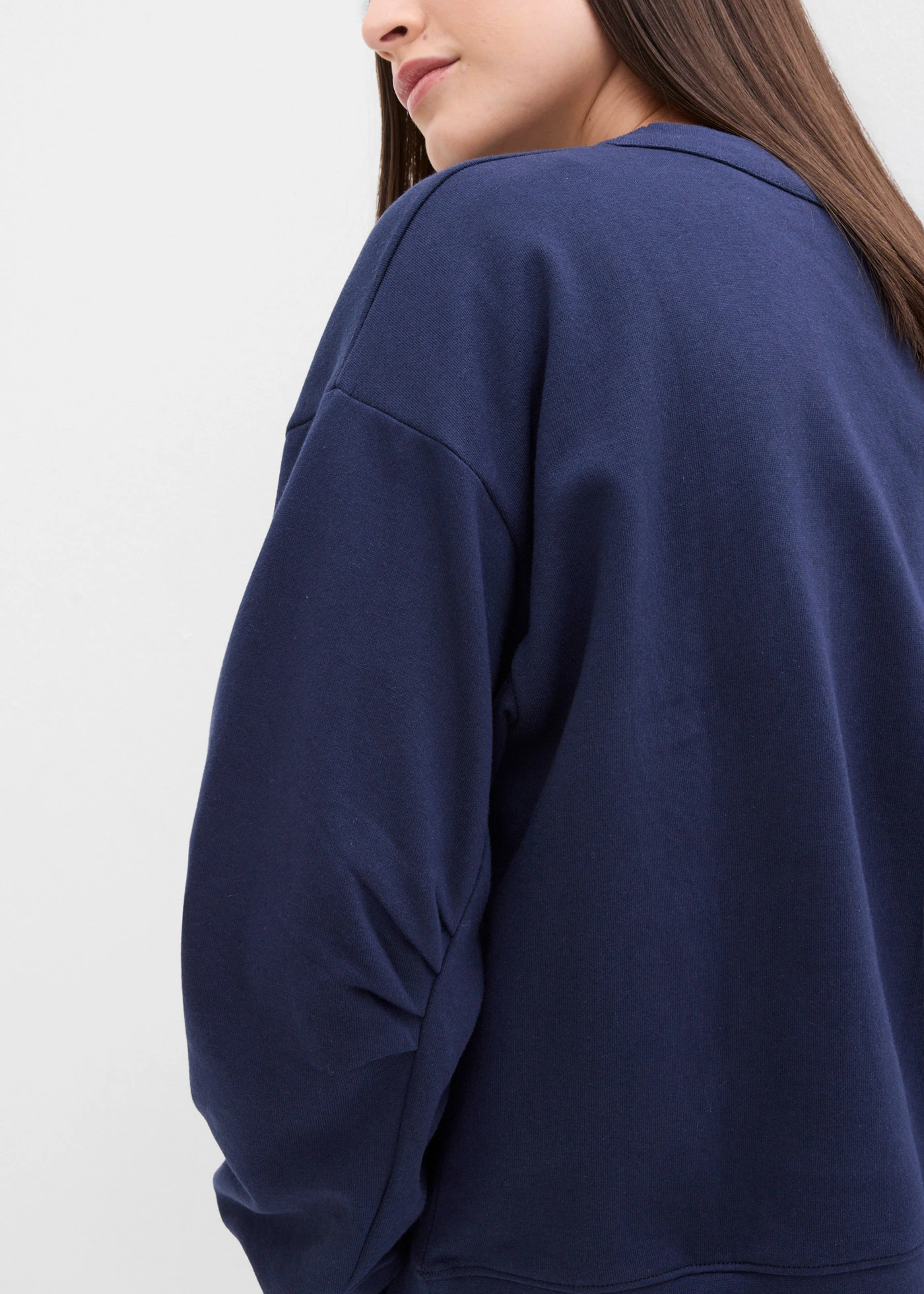 Mikina se širokým žebrovaným límcem, z organické bavlny • tmavě modrá • bonprix obchod