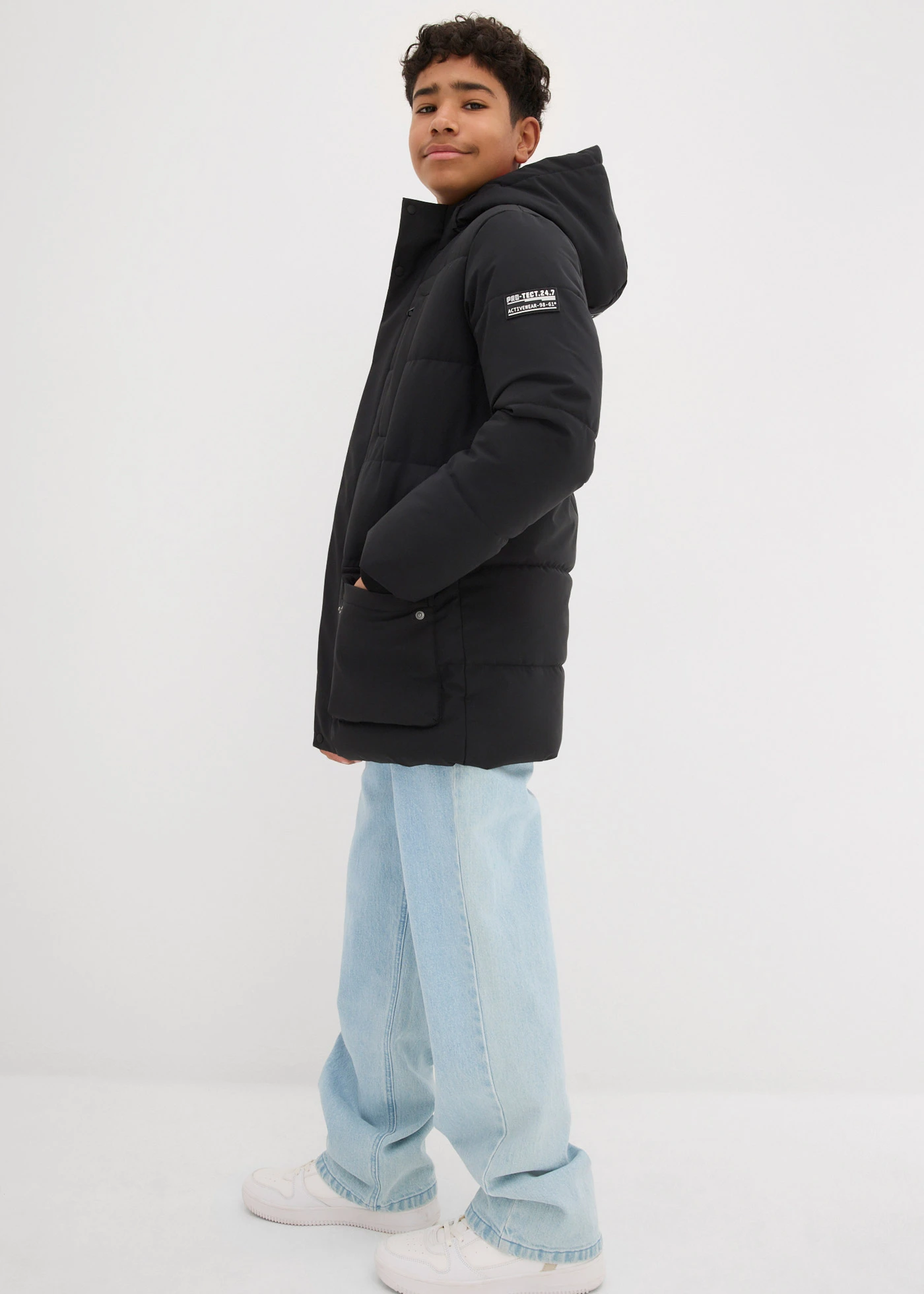 Parka matelassée à capuche et détails sportifs • noir • Boutique bonprix