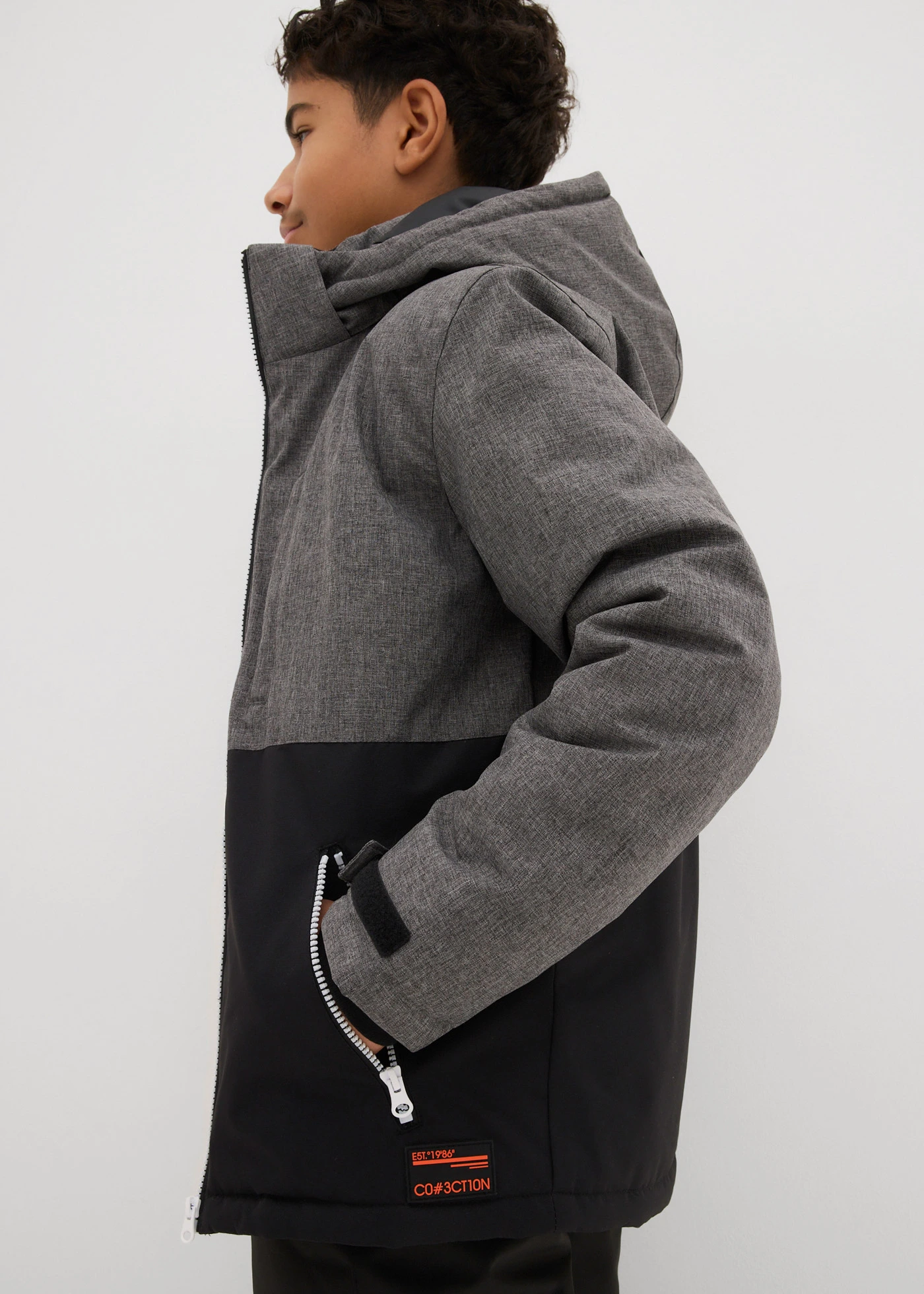 Veste d’hiver rembourrée à capuche, style color block • noir/gris • Boutique bonprix