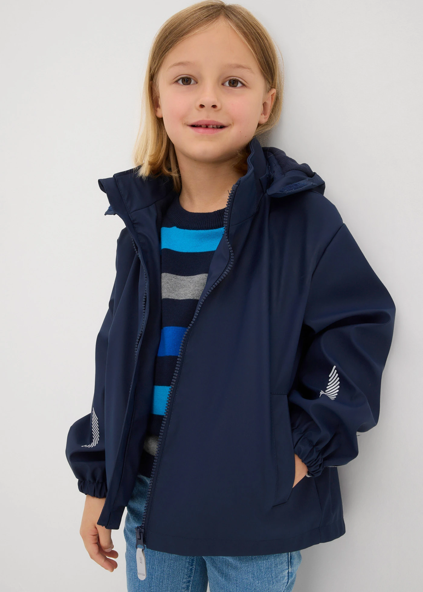 Veste de pluie thermique à capuche amovible et détails réfléchissants • bleu foncé • Boutique bonprix