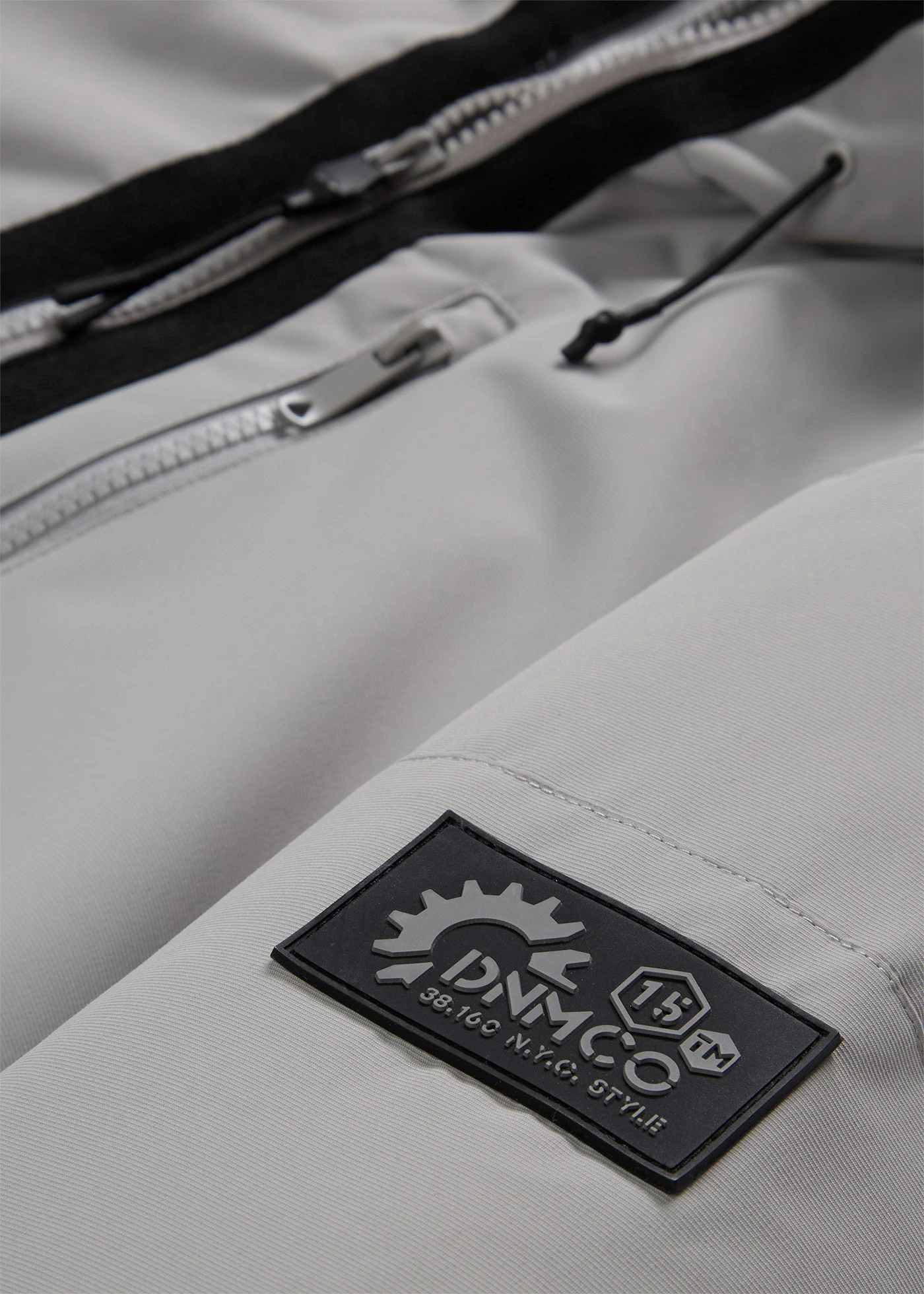 Winterbomber met capuchon en sportieve details • schaduwgrijs • bonprix online shop