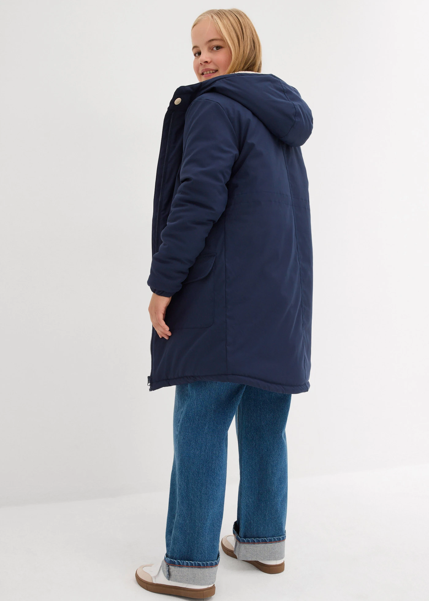 Parka d’hiver déperlante avec doublure en sherpa • bleu foncé-naturel • Boutique bonprix